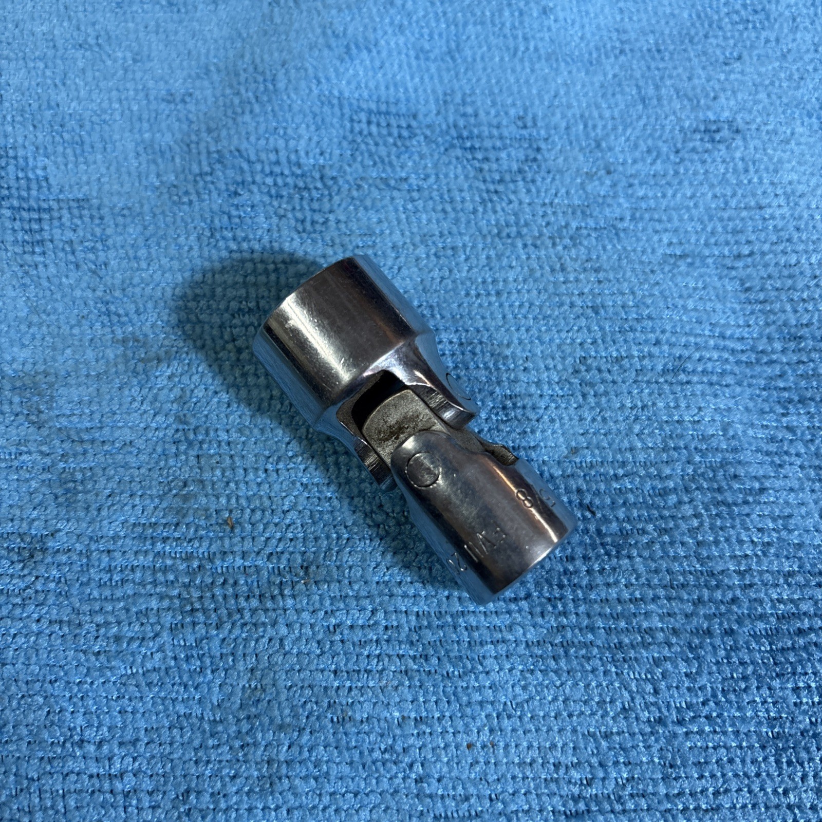 Snap-on Tools USA FVU20 5/8″ Shallow Universal Socket 3/8″ Drive 12pt Point