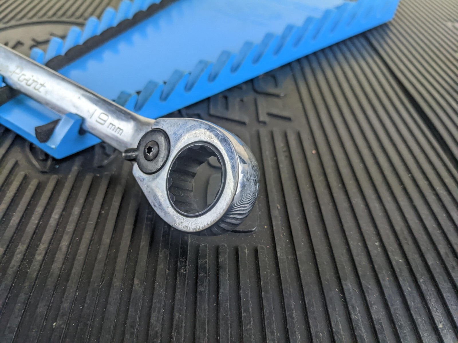 #at722 Blue Point BOERM19 19mm 12-Point Metric 15° Offset Ratcheting Wrench