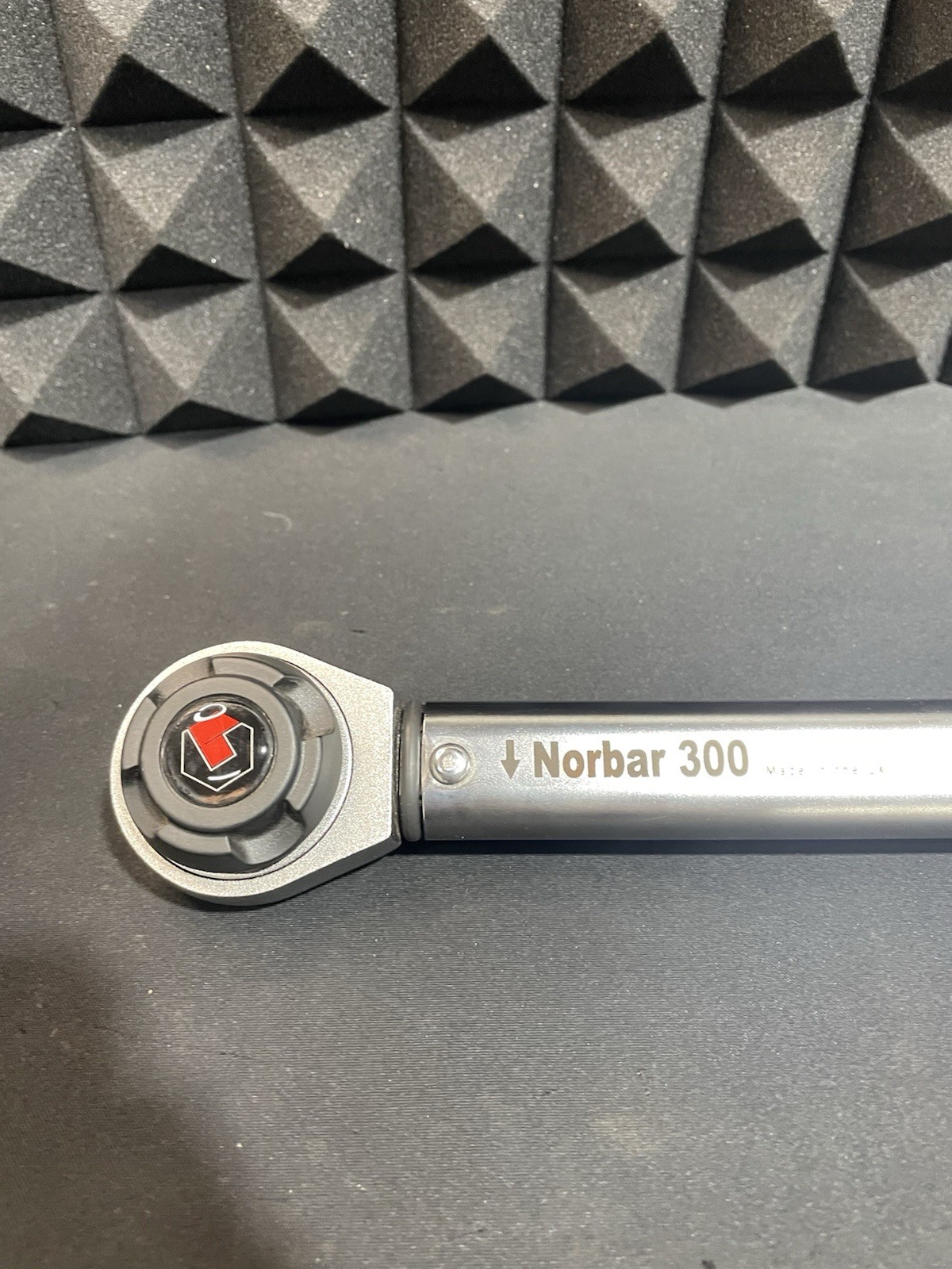 Norbar Pro 300 1/2″ Industrial Click Torque Wrench 50-220 lb-ft Mushroom Head