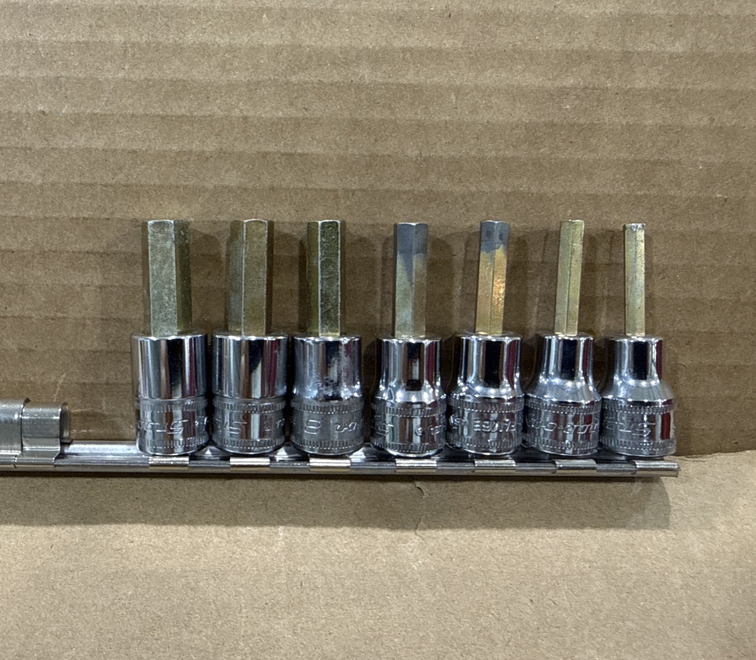 Snap-on ~ 207EFAMY ~ 7pc 3/8″ dr ~ Metric Standard Hex Bit Socket Set 4-10 mm