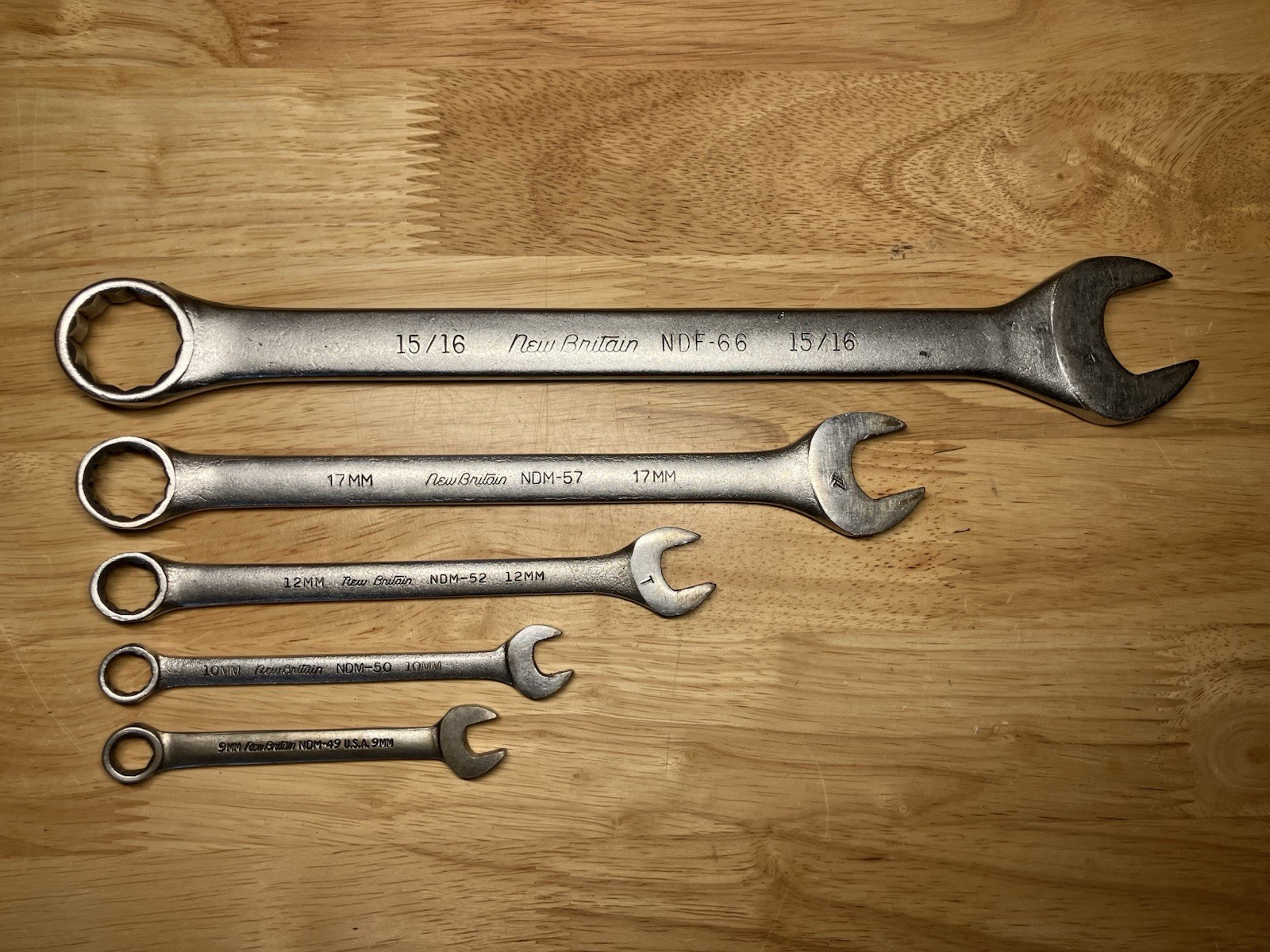 New Britain Combination Wrench Lot 5 Pieces 15/16, 17mm, 12mm, 10mm, 9mm Nice