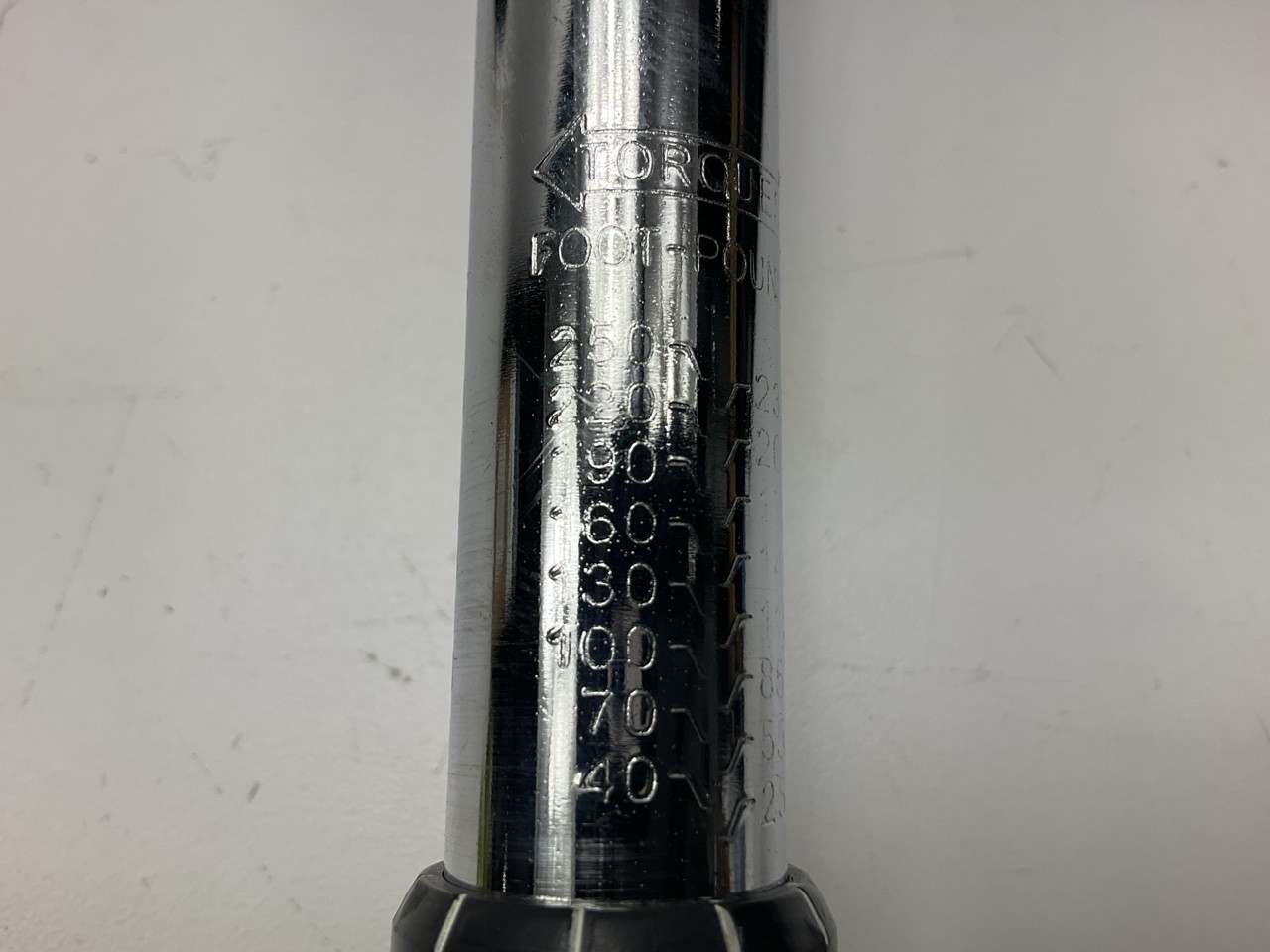 USED #12 – OEM Tools 1/2″ Drive Click Type Torque Wrench (30-250 Ft Lb)