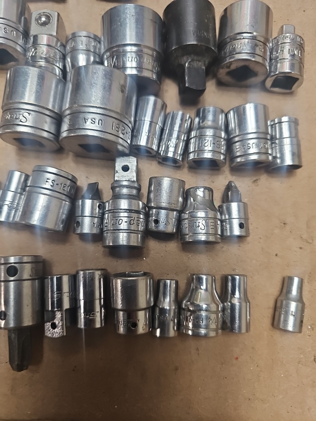 P43- 40 pieces of SNAP ON TOOLS – Sockets, Adapters, Etc 1/4 & 3/8″ Dr