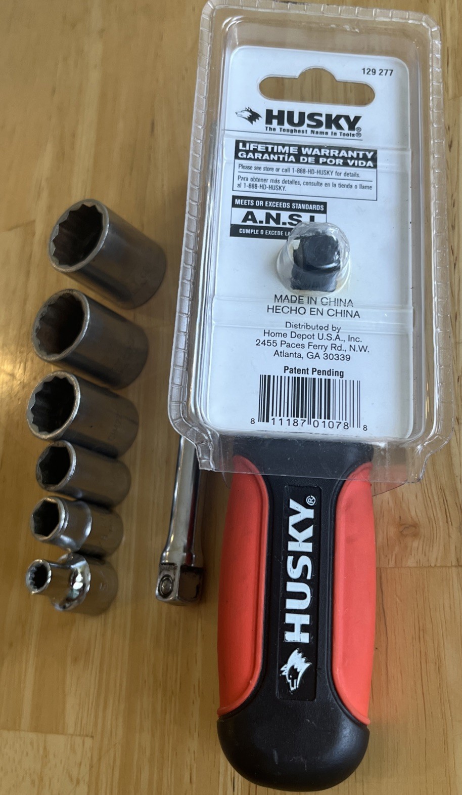 Husky Stubby Ratchet 129277 1/4 & 3/8 Double Sided + 6 Sockets & 6” Extension