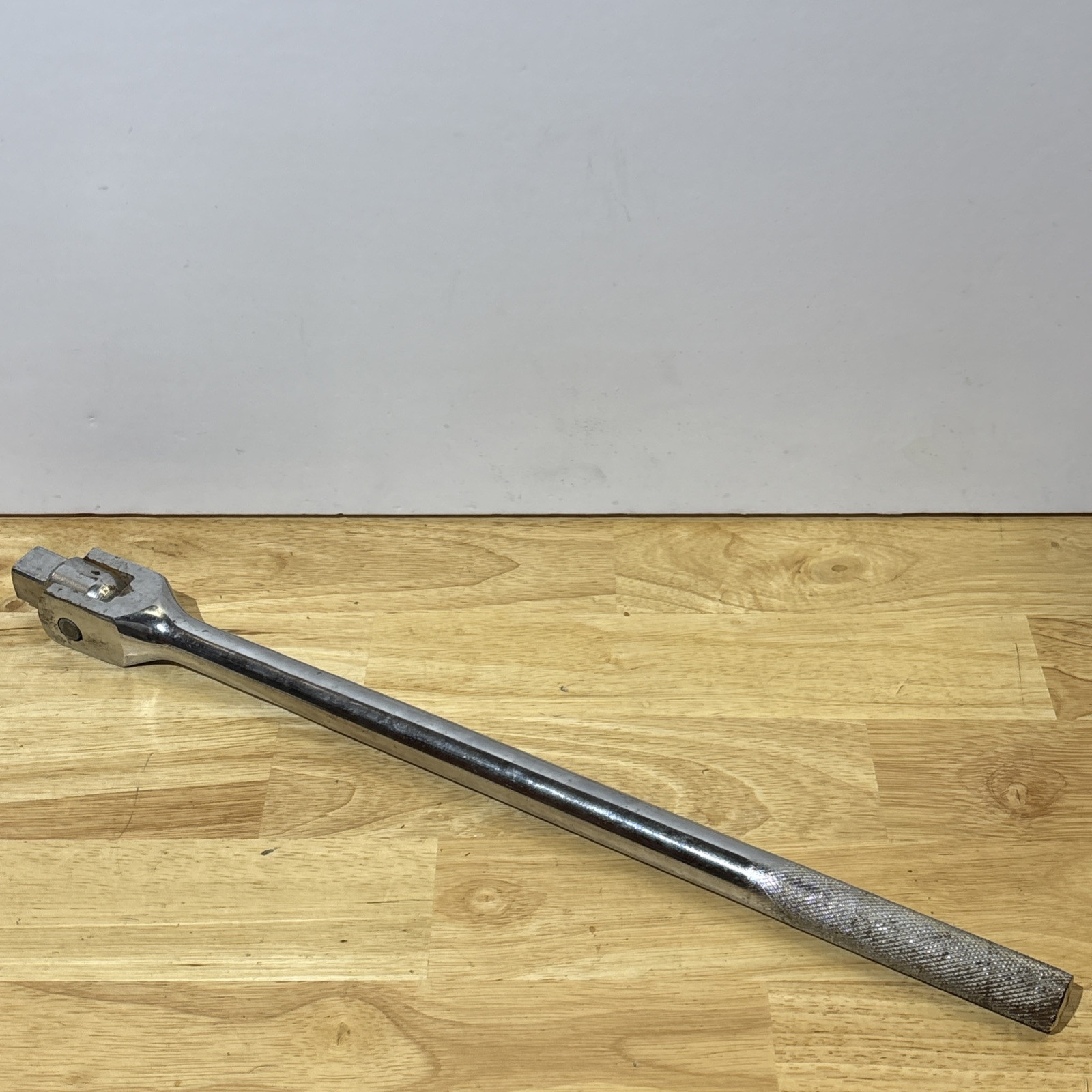 Dayton 19″ Breaker Bar 3/4″ Drive Knurled Handle W/16-3/8″ Socket Extension USA