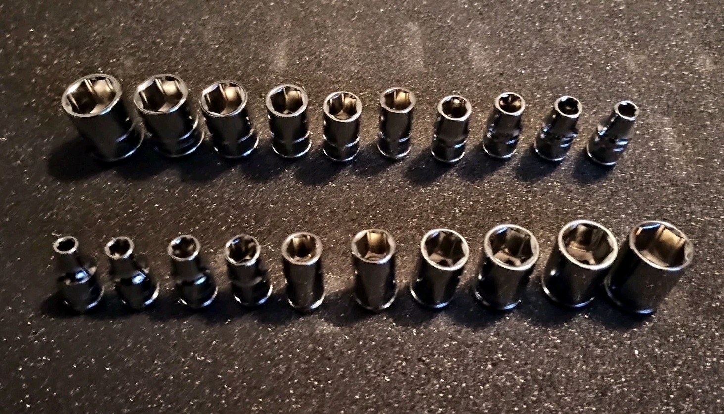 Great Neck 20 Piece SAE and METRIC 6 Point Chrome Socket Set For 1/4″ Inch Drive