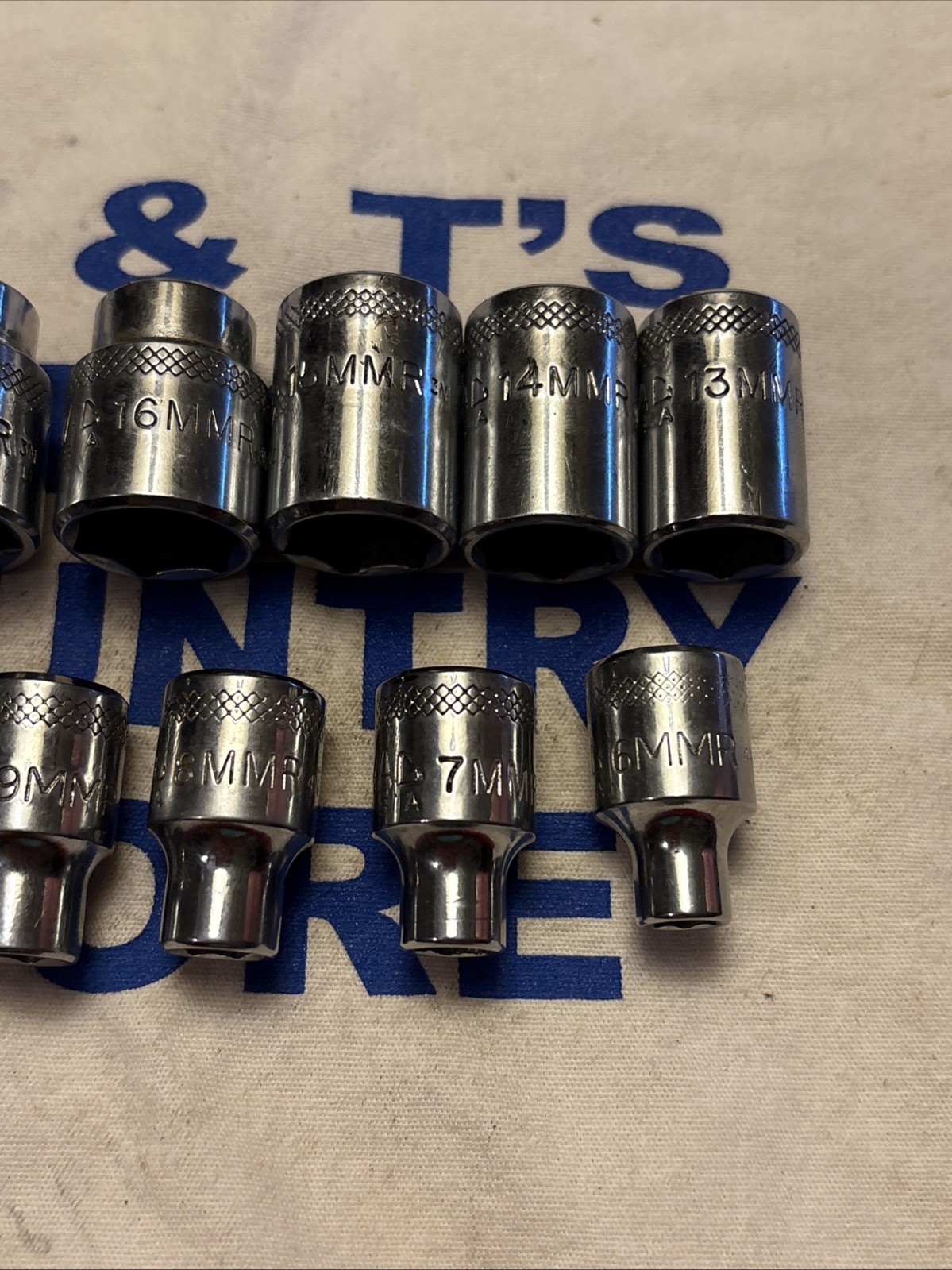 Mac Tools USA 3/8″ Drive 6pt 14pc Metric Chrome Socket Set 6mm-19mm SXM146TR