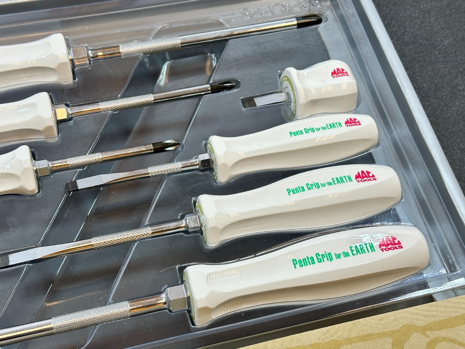 NEW MAC Tools RARE Japan Limited Edition White PENTA-GRIP Handle Screwdriver Set