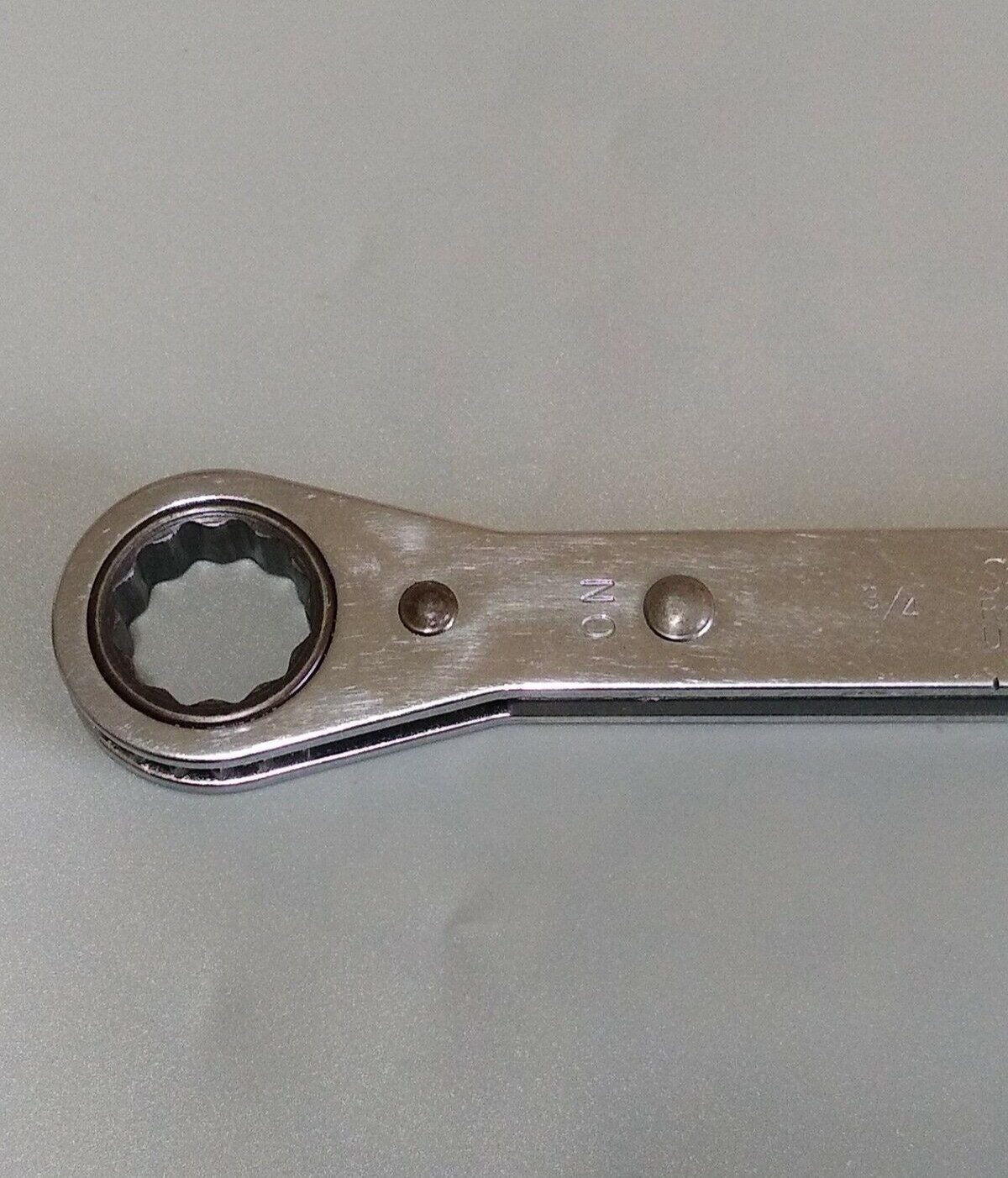 Snap on R2428, 3/4″ x 7/8″, Ratcheting Box Wrench, Flat, 8.6″ Long, 12 Point.