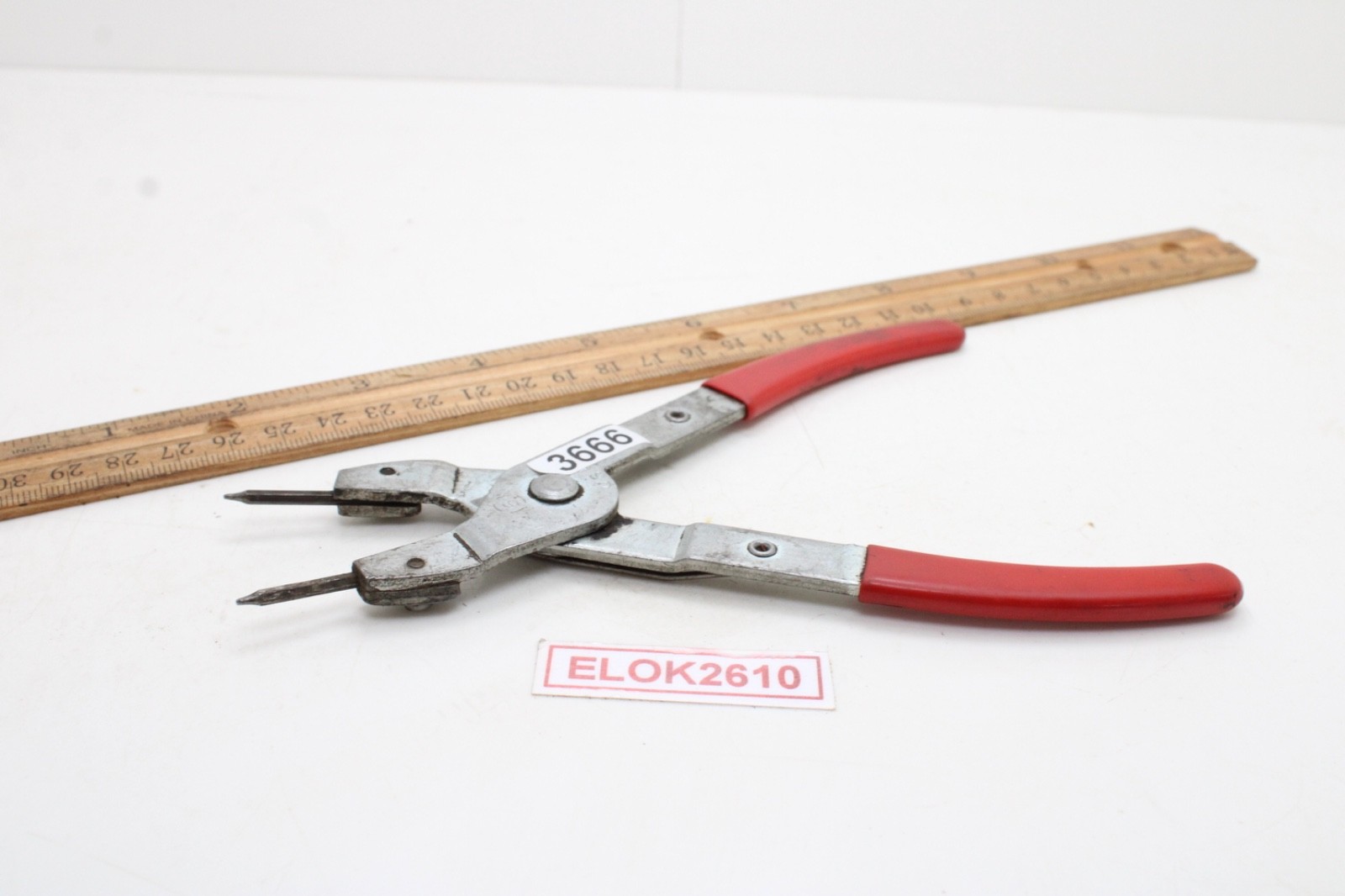 Unbranded 7″ Spring Loaded Red Rubber Handle External Snap Ring Pliers USA