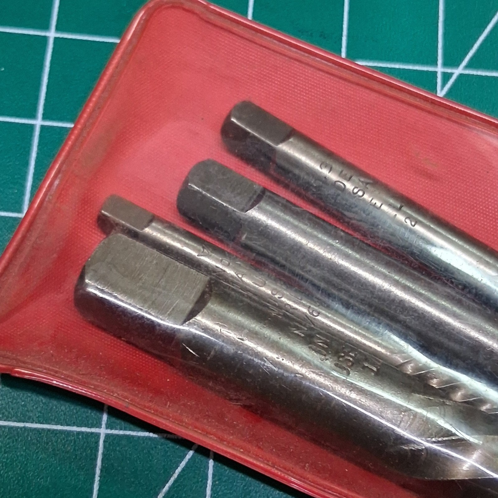Vintage 4-Piece Spiral Fluted Twist Bolt Screw Extractor Bit Set