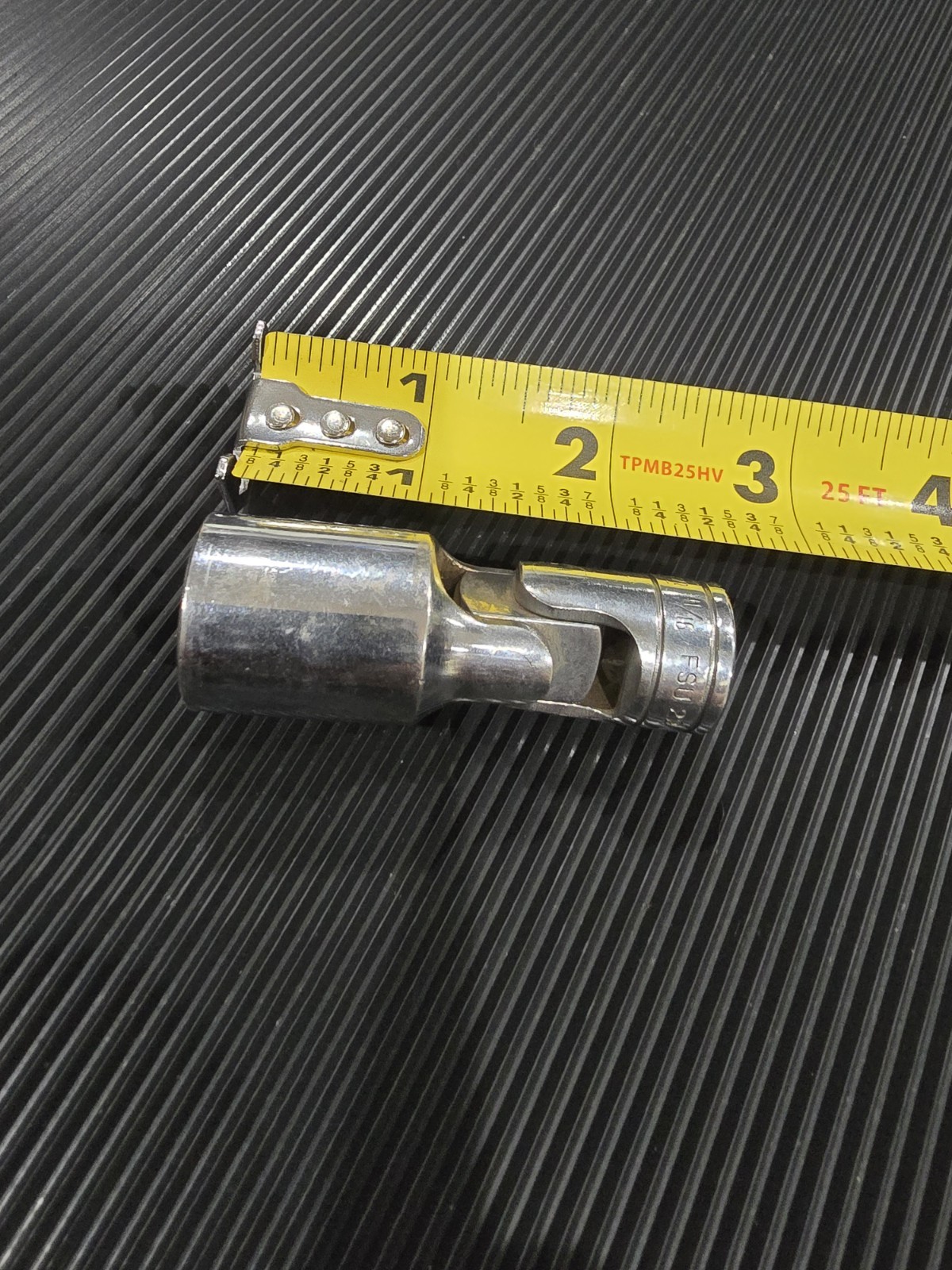 Snap On Tools FSU22 3/8 Drive 11/16″ Chrome Swivel Socket. Excellent Condition.