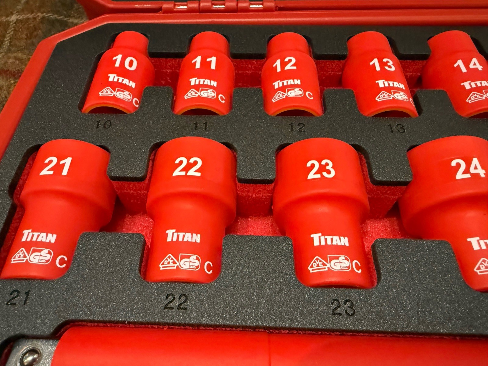 Titan Tools 62100 1/2″ Drive Metric Ratchet and Socket Set – 24 Piece