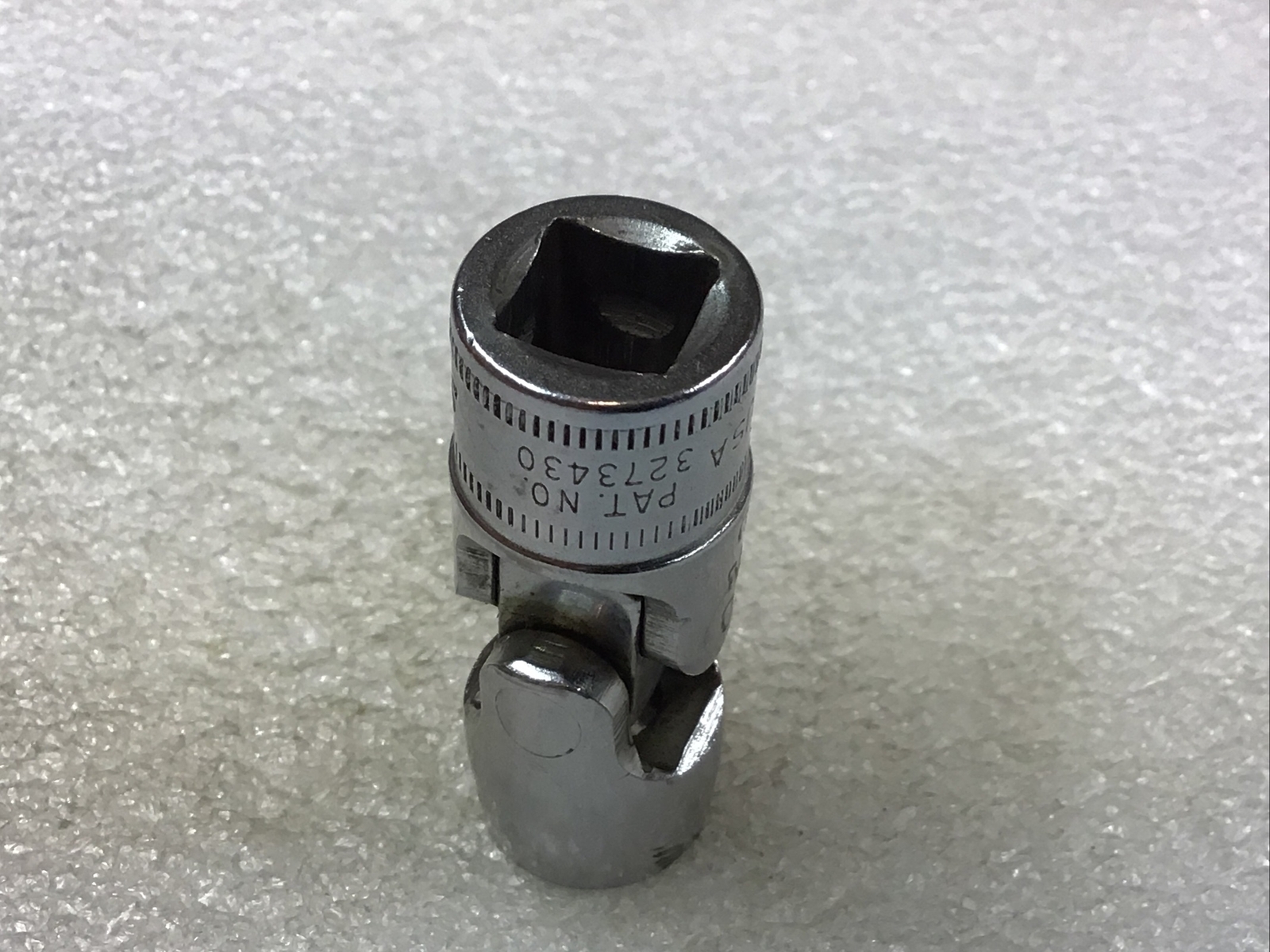 Snap On#FSUM12- 12 mm,Metric, Chrome, 3/8″Dr., 6Pt., Swivel,Universal Socket-USA