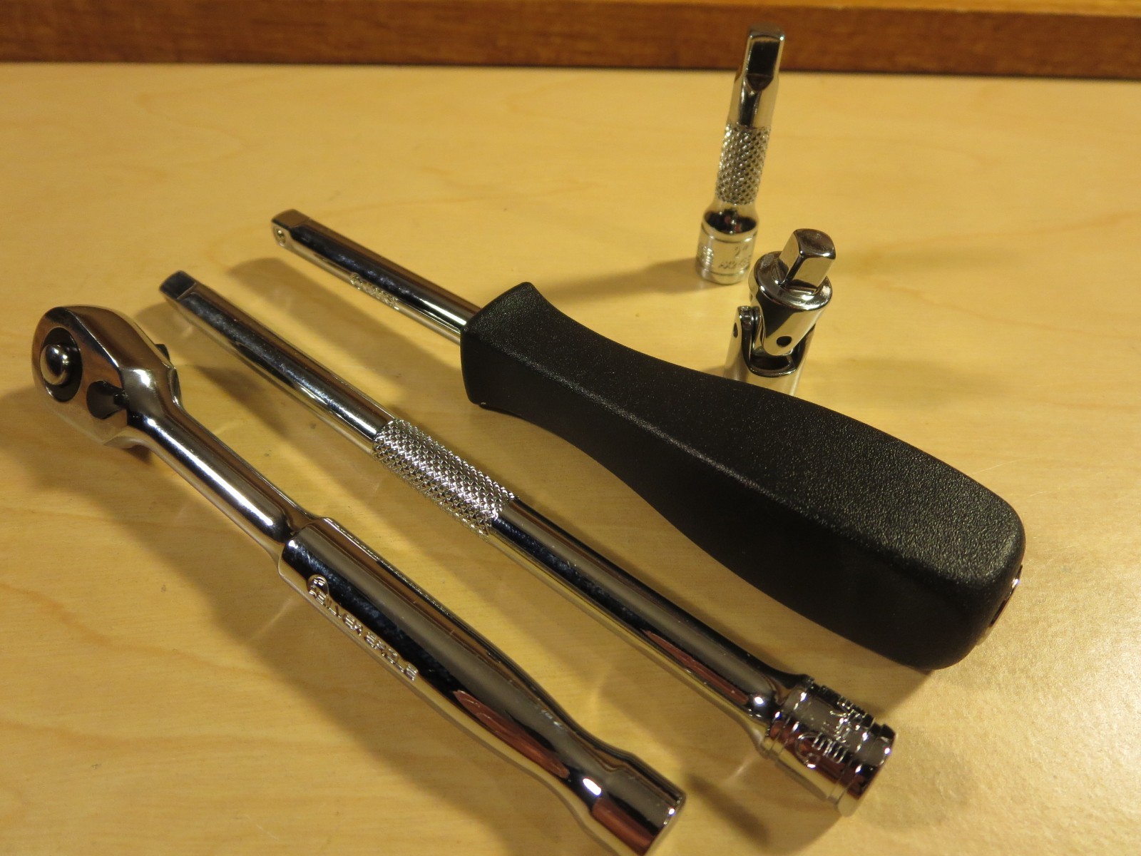 MATCO SILVER EAGLE 1/4″ DRIVE 5-PC Ratchet ,extensions , spinner and universal