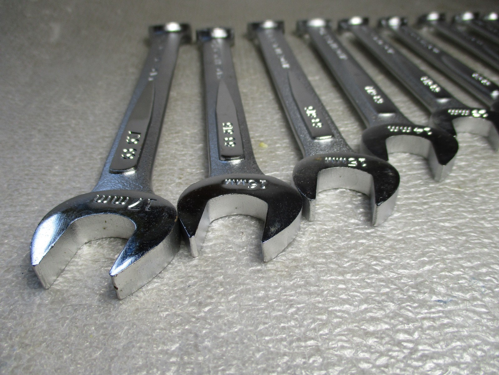 Easco Complete 11 Pc Metric Wrench Set w/Original Yellow Pouch 8-17mm Excellent