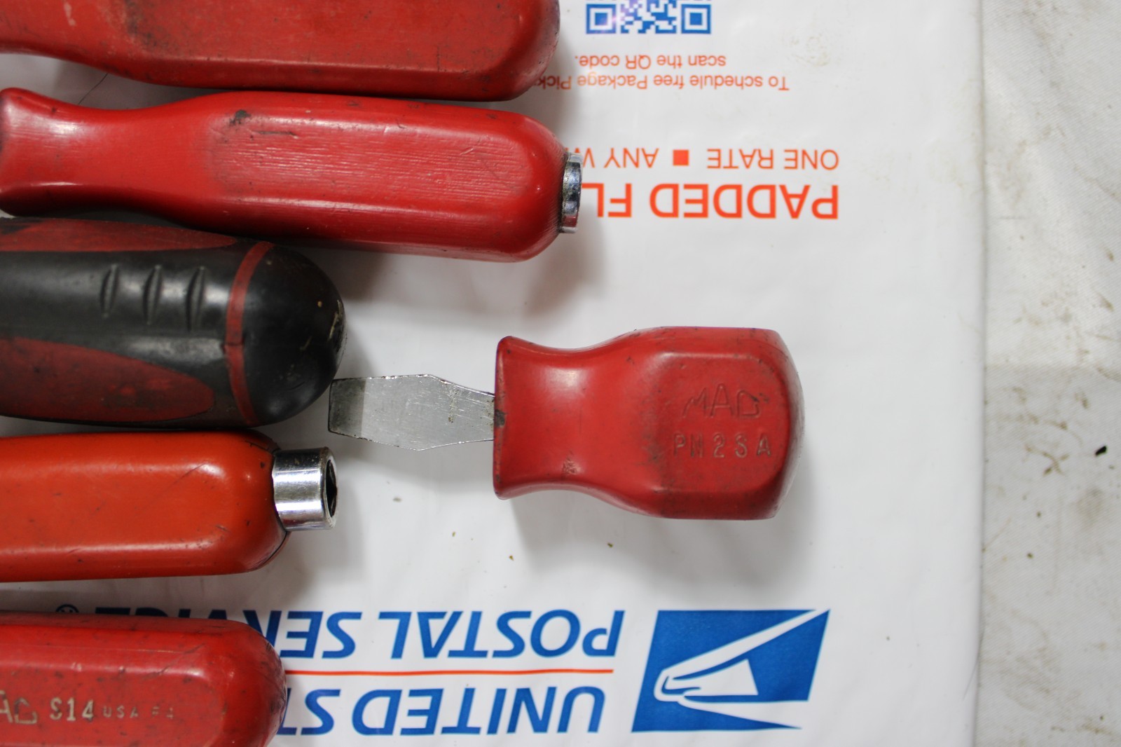 MAC TOOLS 7 PIECE ASSORTEDRED HARD HANDLE SCREWDRIVER LOT
