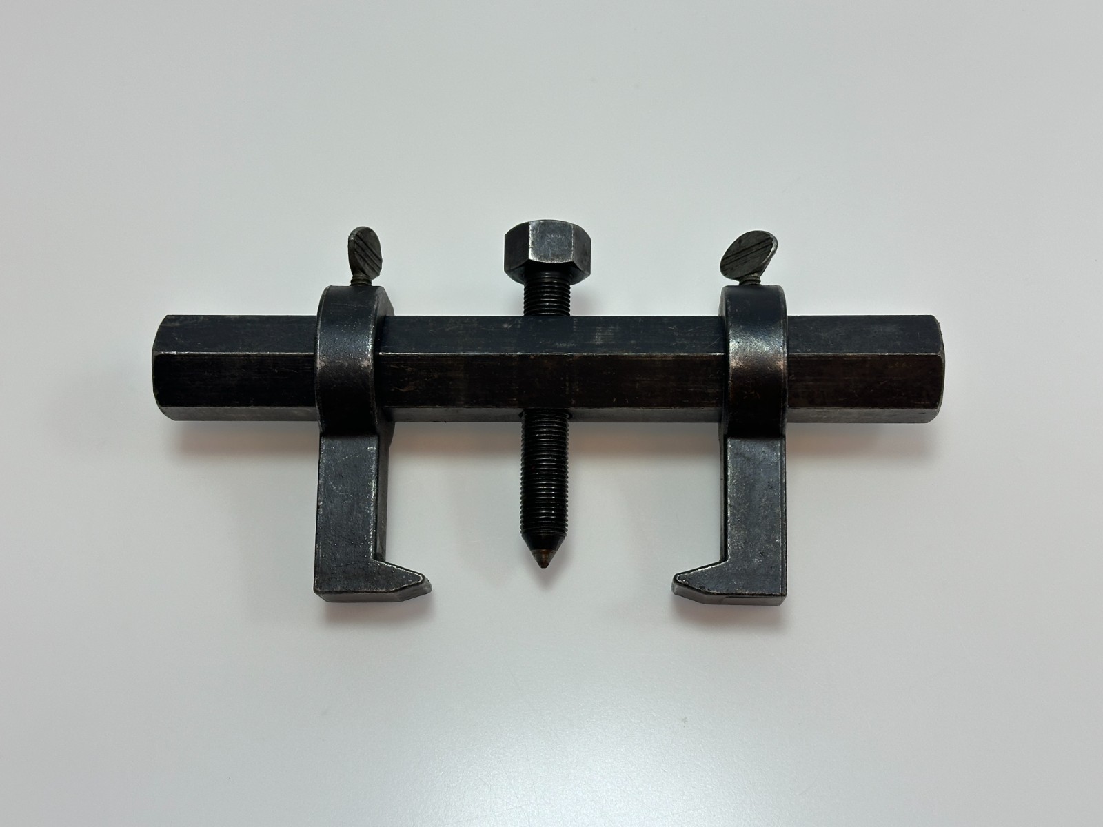 Heavy-duty Hex Yoke Adjustable Jaw Puller 8″ Wide by 3″ Jaw Depth, Pointed Screw