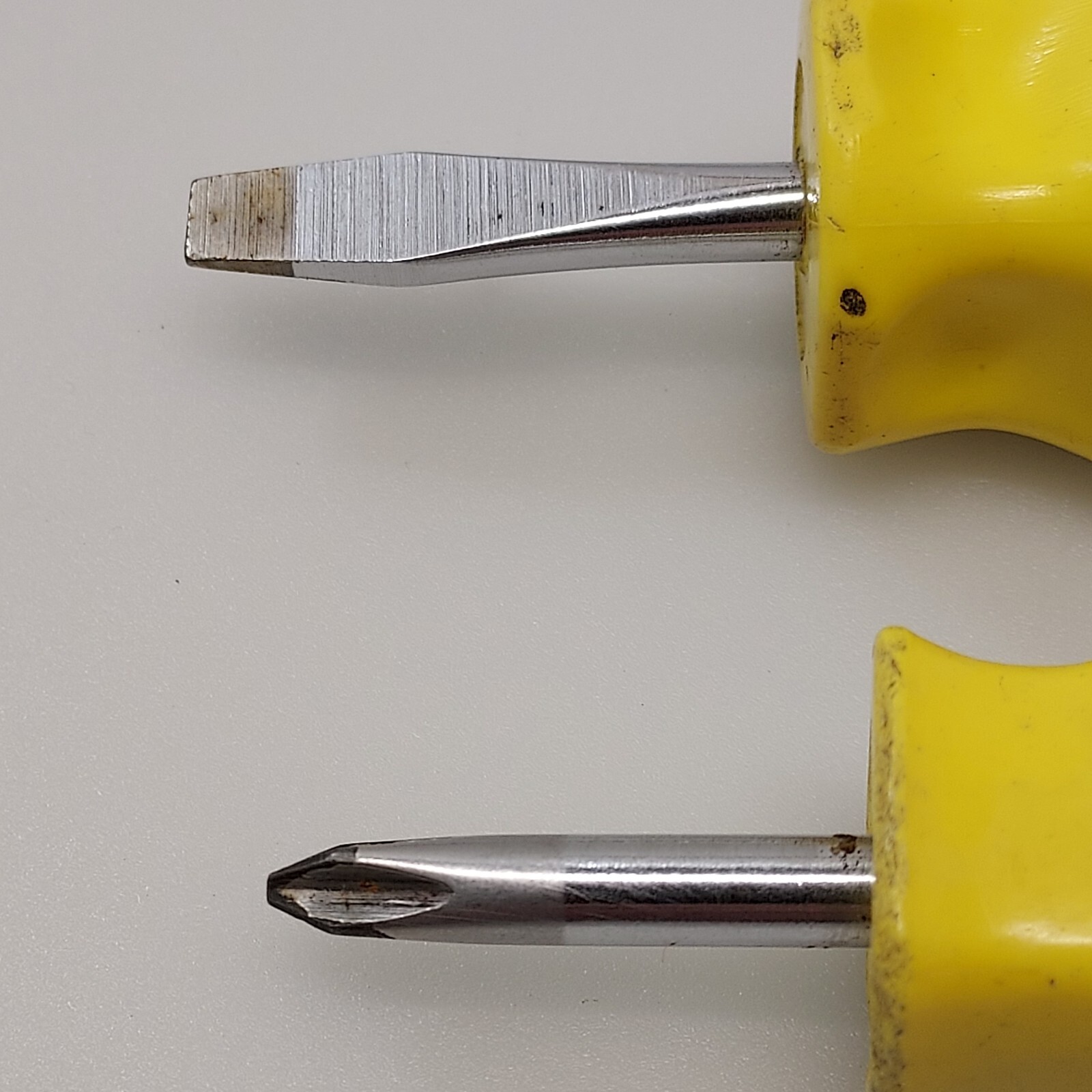 SNAP-ON TOOLS STUBBY SCREWDRIVERS YELLOW SDD1 FLAT TIP AND SDDP2 #2 PHILIPS OEM