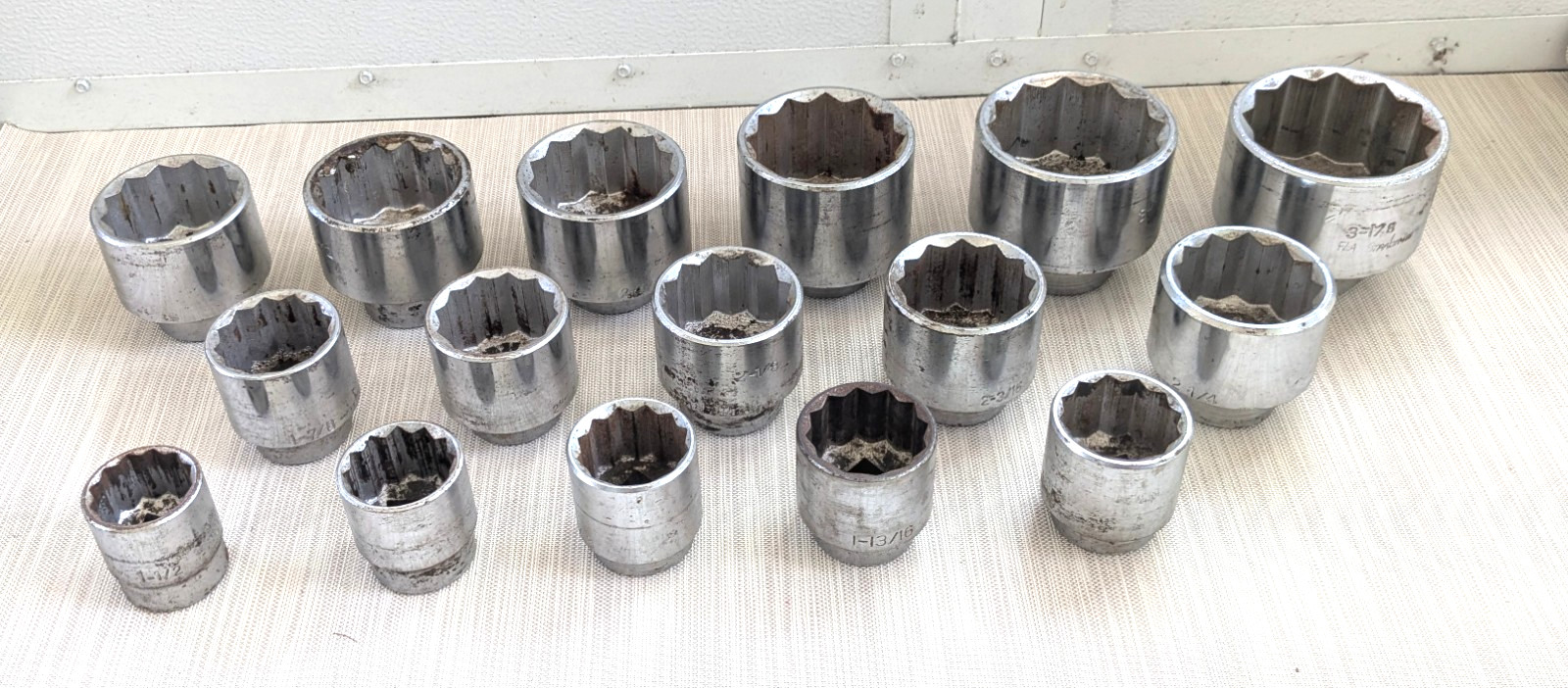 16 pc Heavy Duty Socket Set 1″ Drive 12 pt SAE 1 1/2″ – 3 1/8″