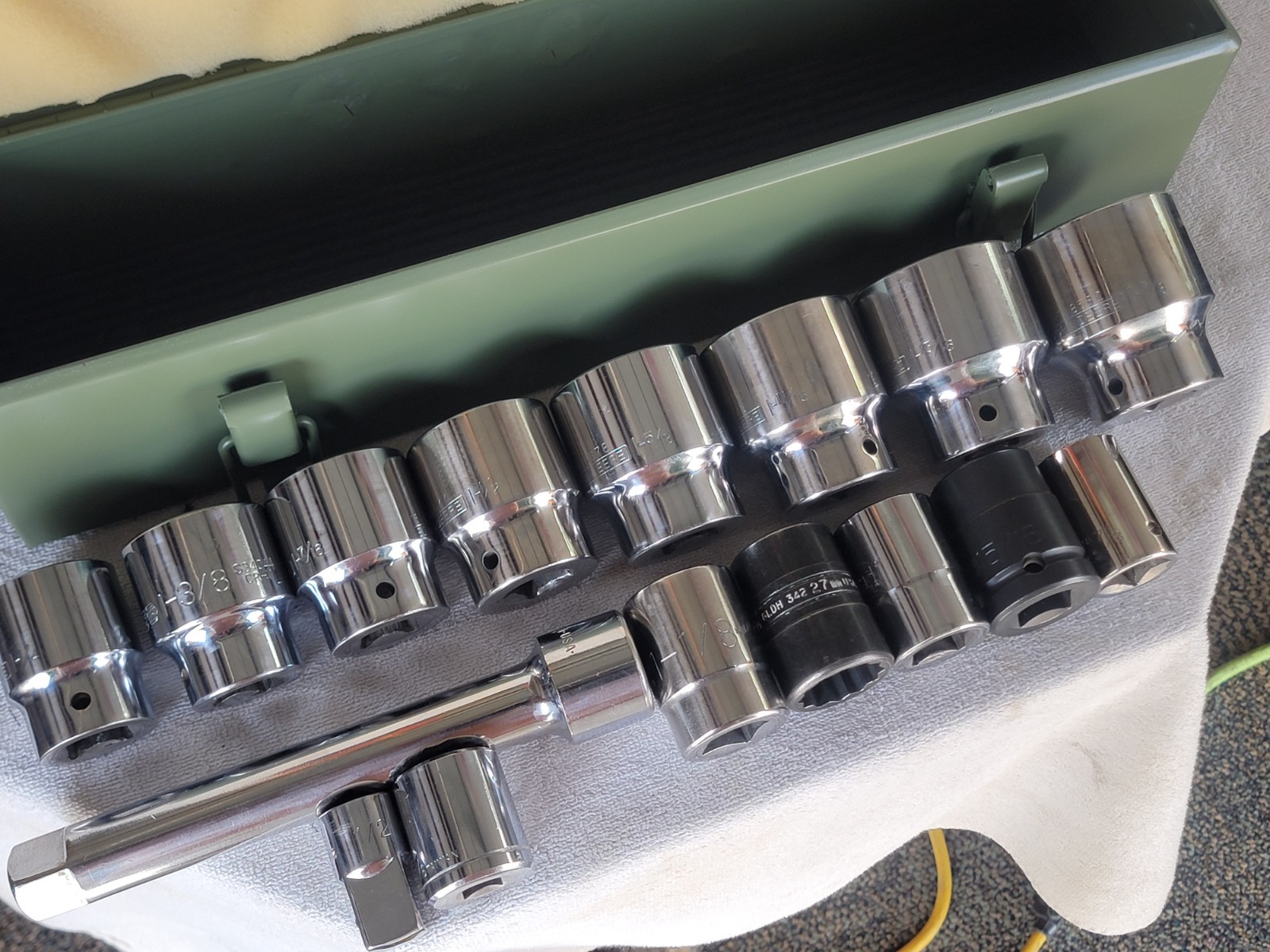 16pc JOHN DEERE Mix Socket Set 3/4″ drive SAE 7/8 to 1-7/8″ Extension Metal Box