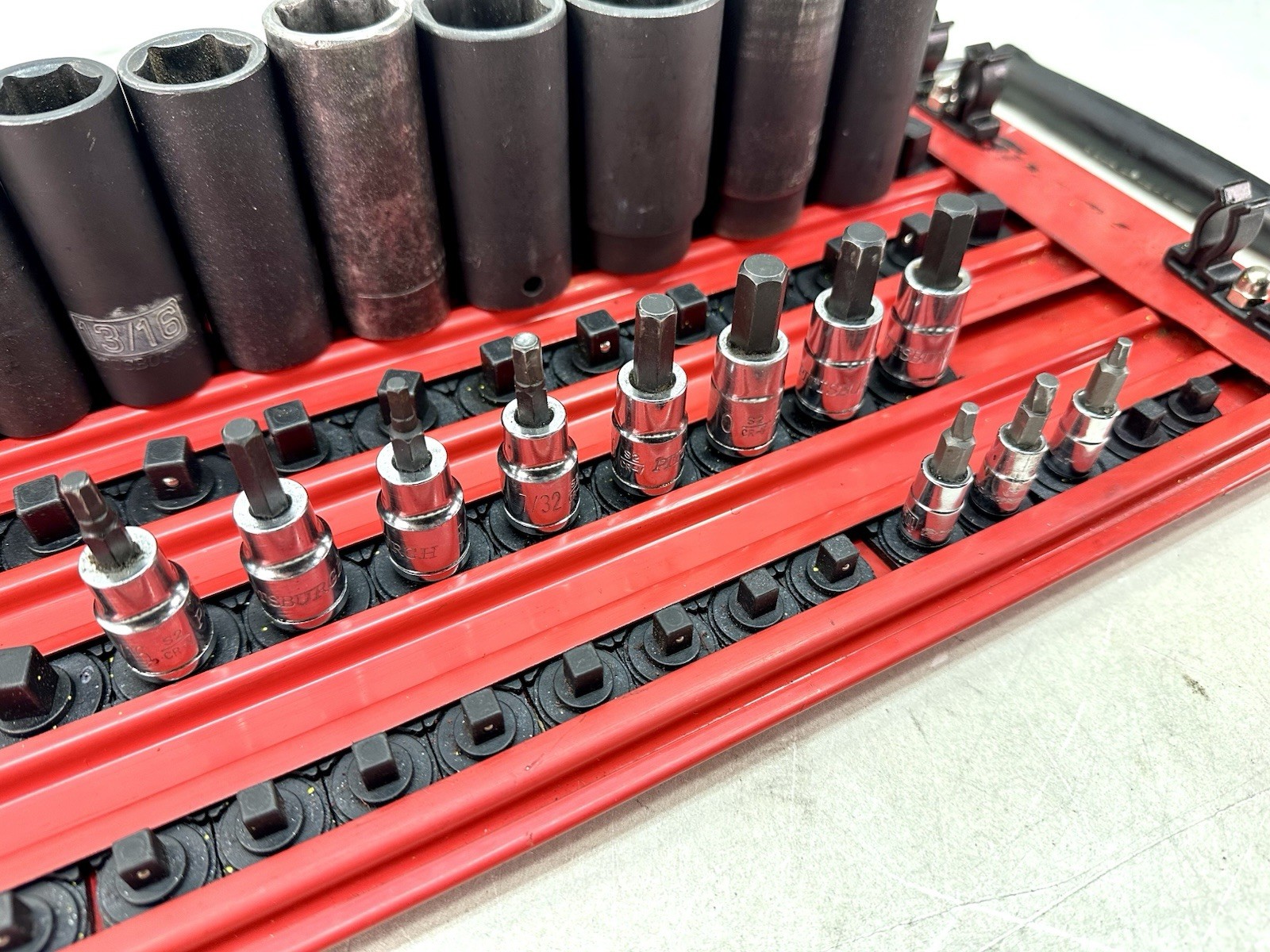Miscellaneous Brands Socket Set with Tray