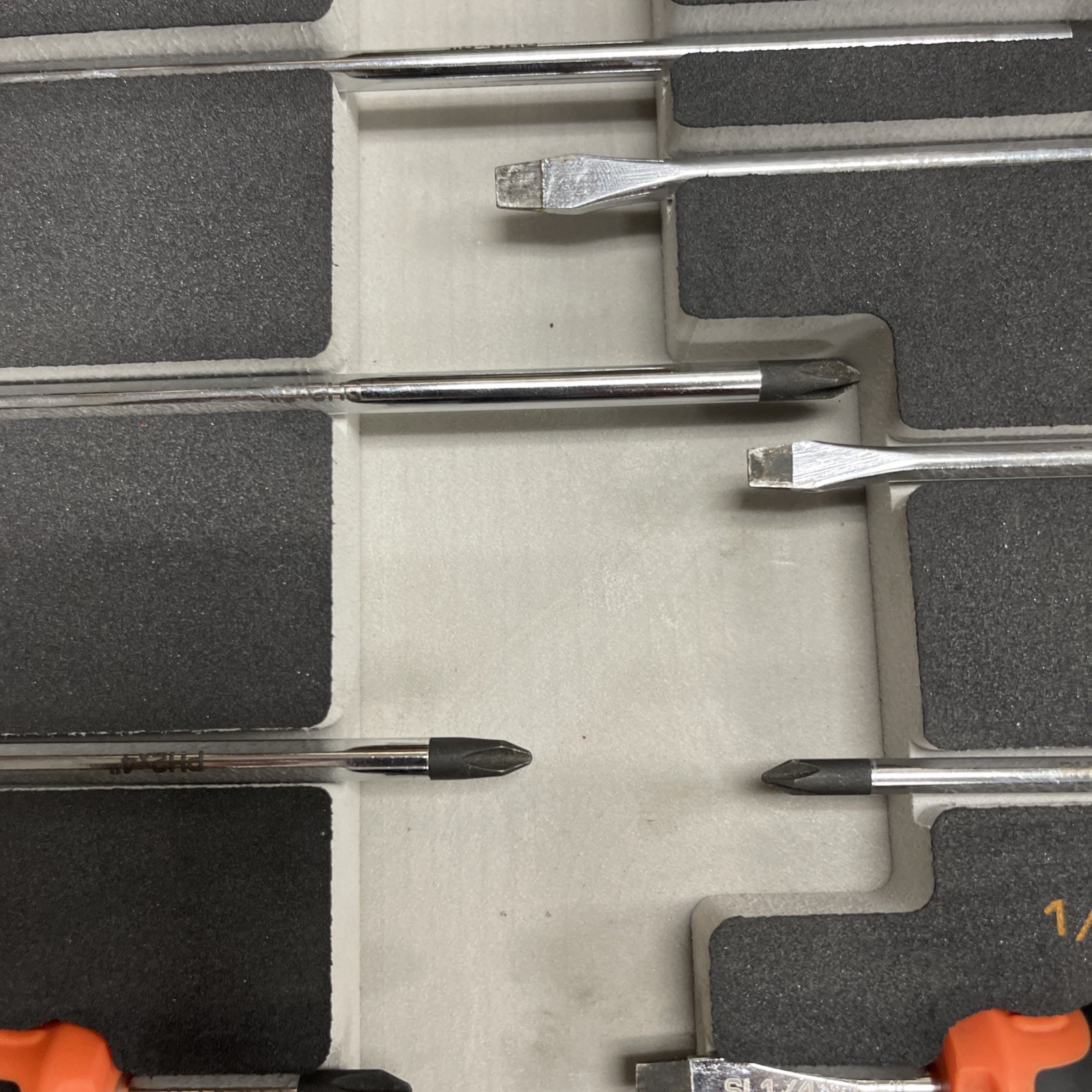 Mac Tools SDRB12FNO 12 Piece Screwdriver Set In Orange Great Condition