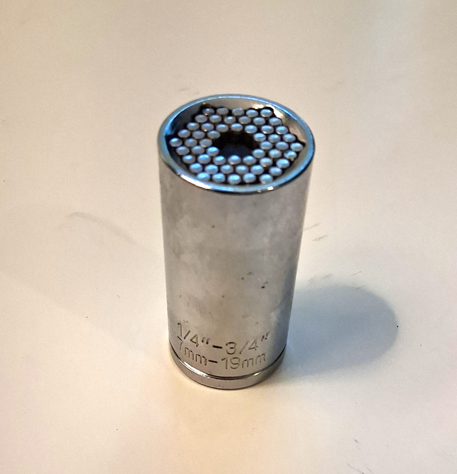 3/8″ Drive Universal Gator Grip Socket, Fits 1/4″ – 3/4″ SAE and & 7-19 Metric