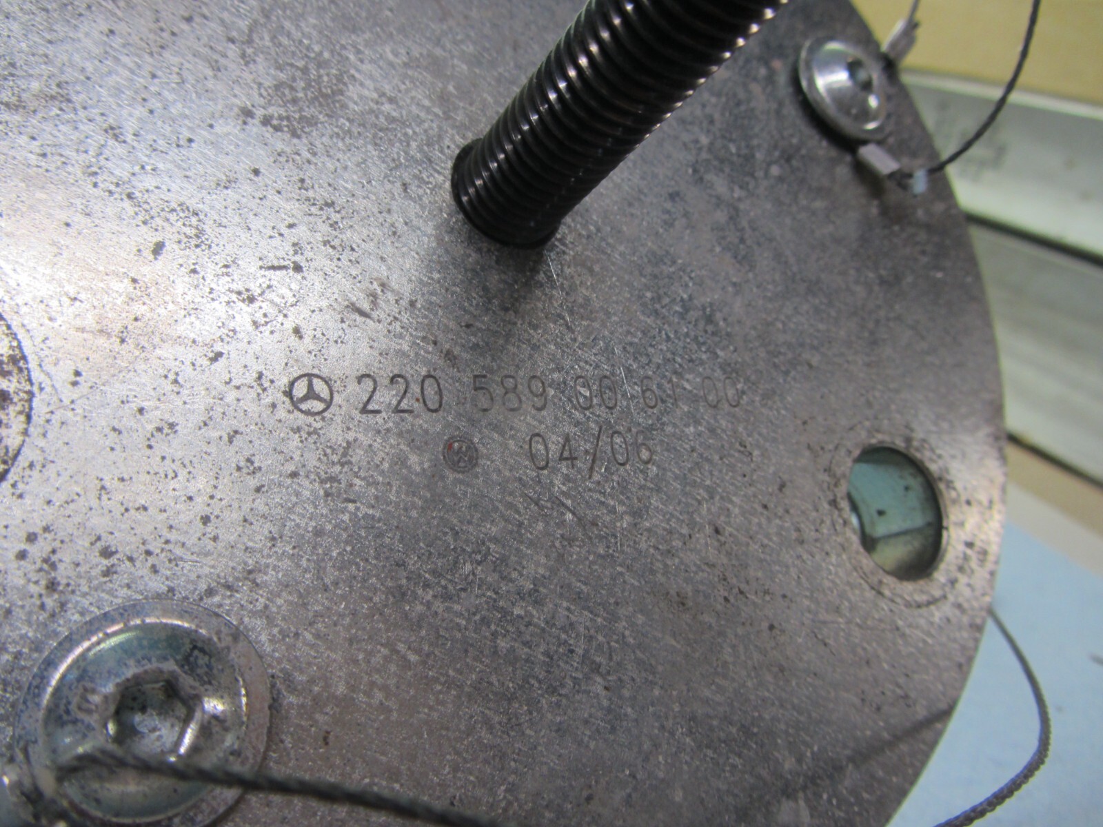 Genuine Mercedes w220 Airmatic Spring Compressor, 220589006100, read notes