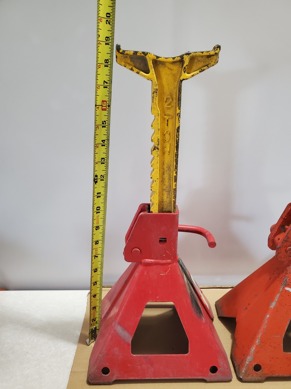 SNAP-ON USA – 2 Ton Vehicle Jack Stands ~ Colors NOT identical ~ SEE PHOTOS