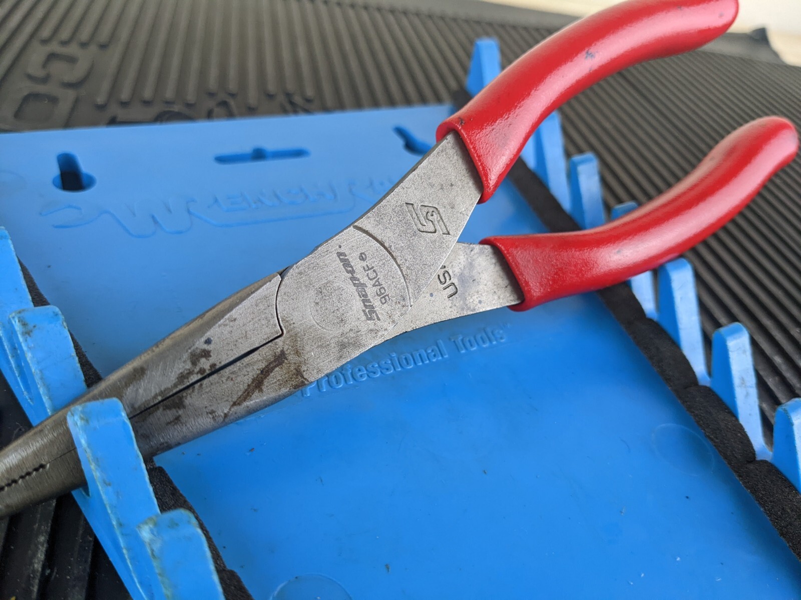#aq817 Snap On Tools RED 96ACF 8″ Needle Nose Pliers Red Soft Grip