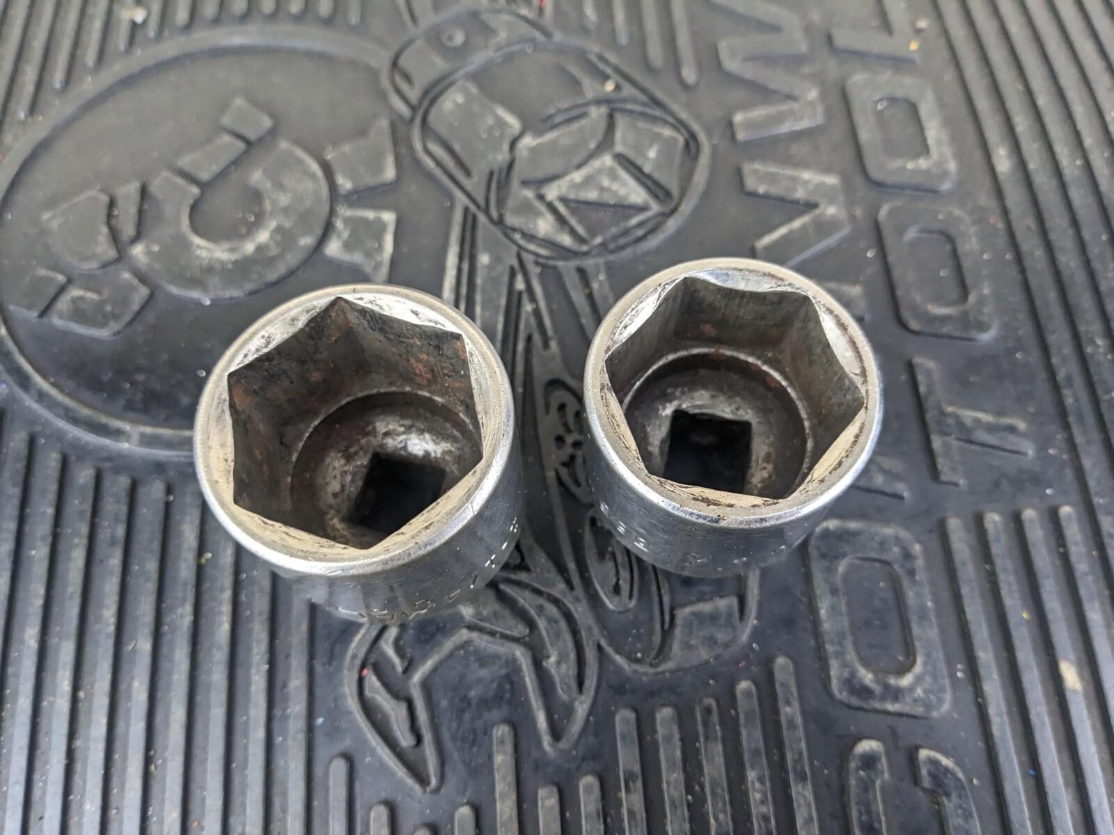 #ay557 Mac Tools V406 V386 1/2″ Drive 1-1/4″ and 1-3/16″ Chrome 6 Point Sockets