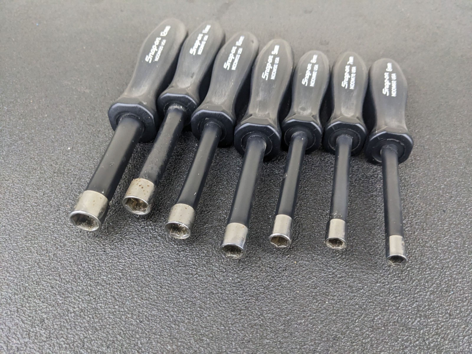 #bo023 Snap On Tools 7PC METRIC 6PT BLACK HARD INSULATED NUT DRIVER SET 6-12MM