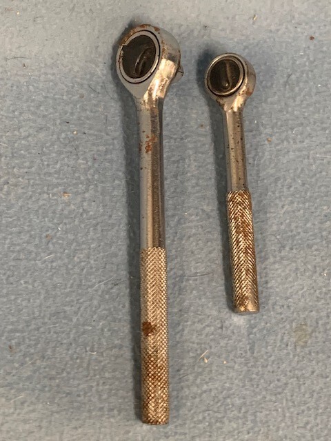 2 Standard Ratchets: 3/8″ Drive 7.25″ long & 1/4″ Drive 5″ long ~ Unbranded