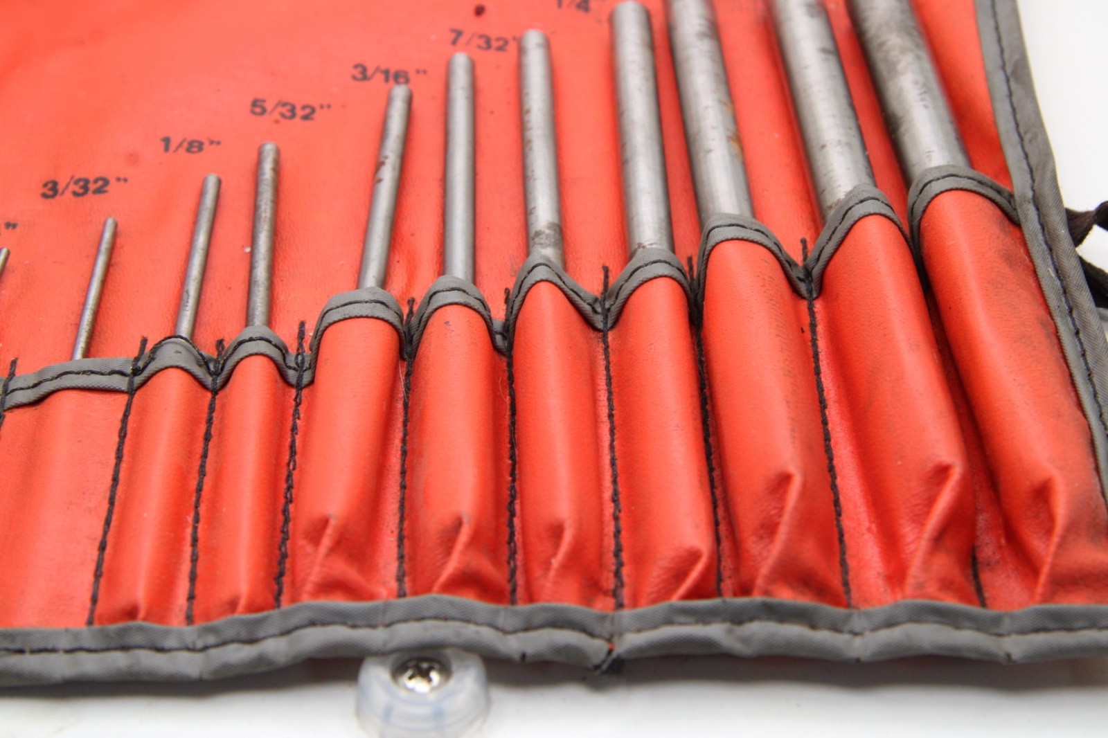 Snap-On PPR712K 1/16″ – 1/2″ 12 Piece Roll Pin Punch Set COMPLETE