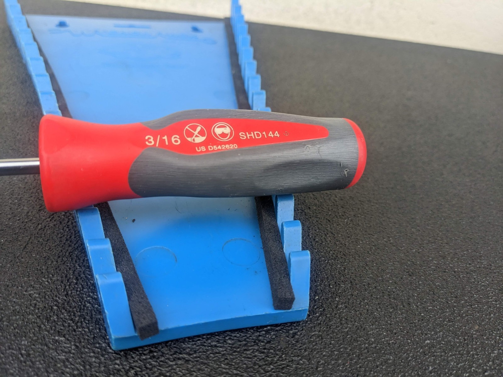#bh456 Snap-on 3/16″ RED Flat Head Cabinet Screwdriver SHD