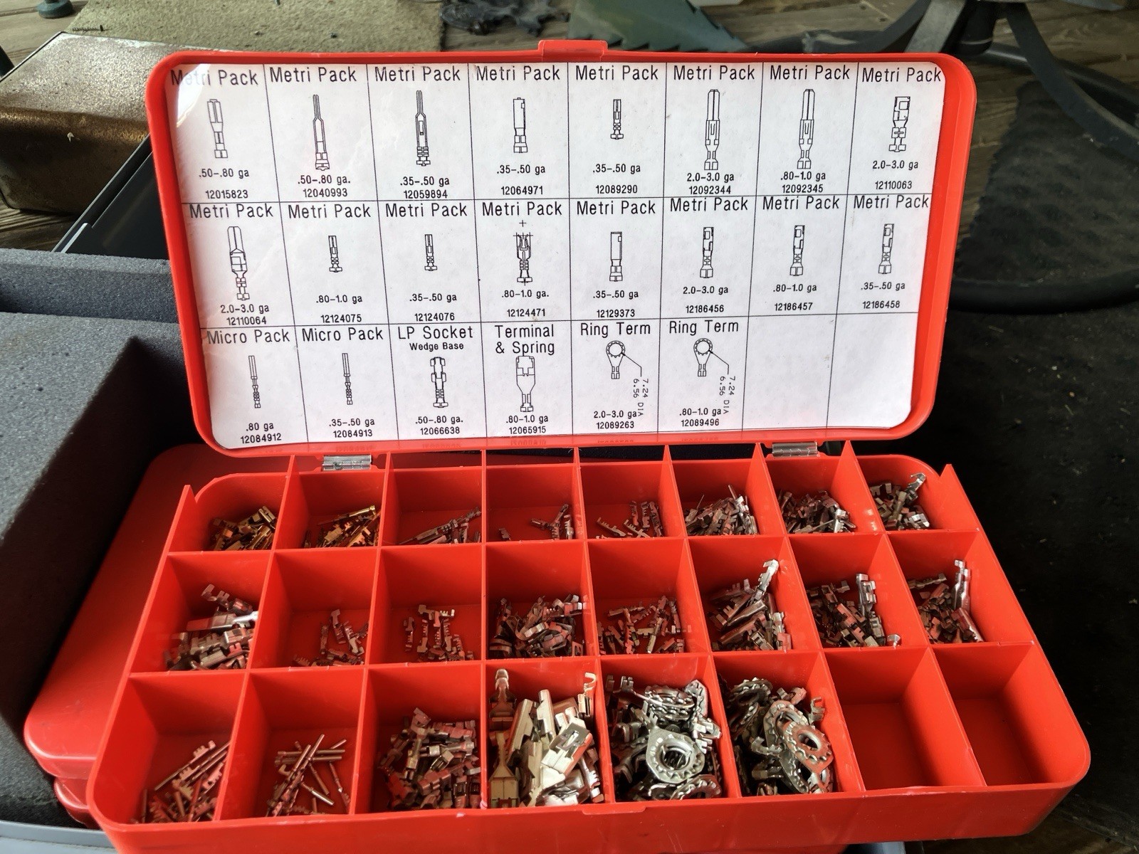 J-38125 Kent Moore 5 trays of Delphi terminals With Crimpers