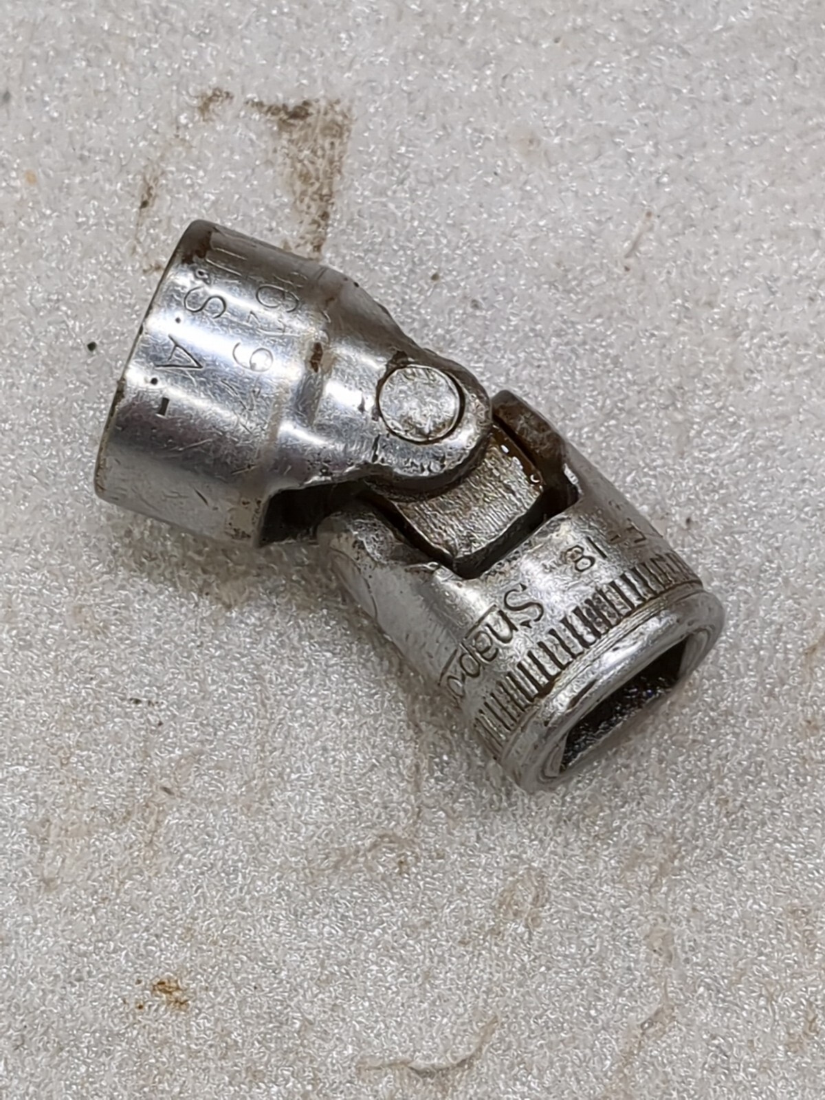 Snap-on F-18 9/16″12pt 3/8dr. Swivel Socket