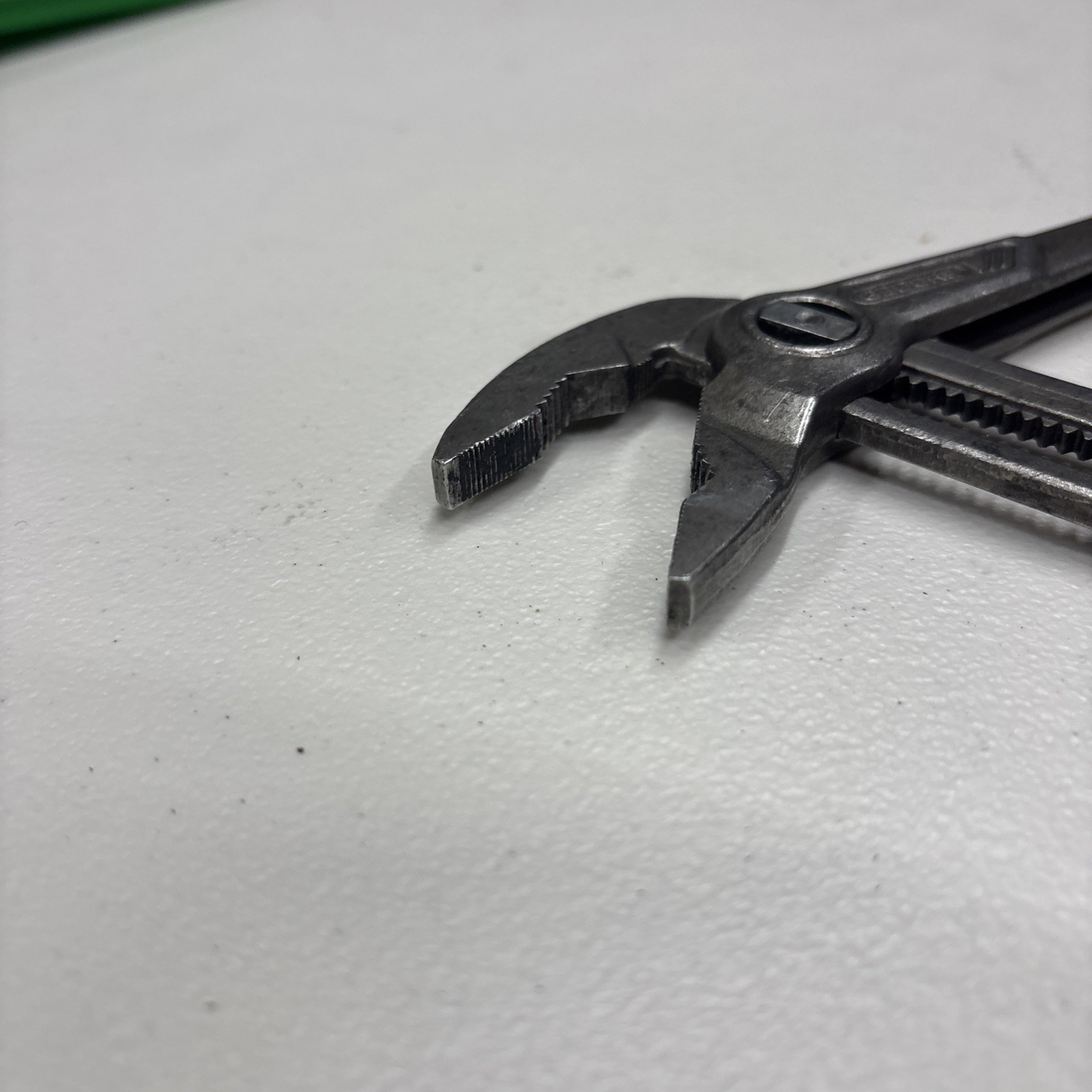 Gedore 142-10 Universal Pliers 15 Settings 10”