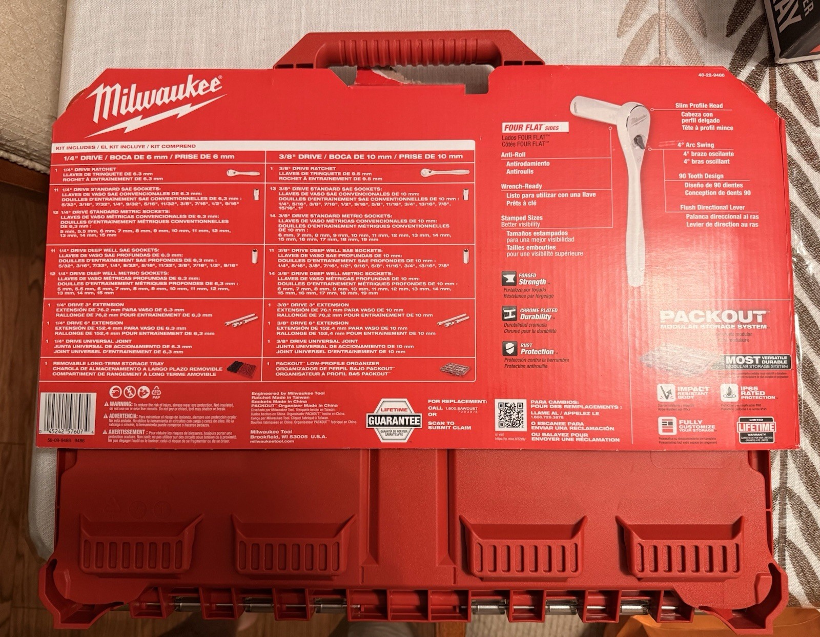Milwaukee 48-22-9486 1/4″ and 3/8″ Metric & SAE Ratchet & Socket Set w/ Packout