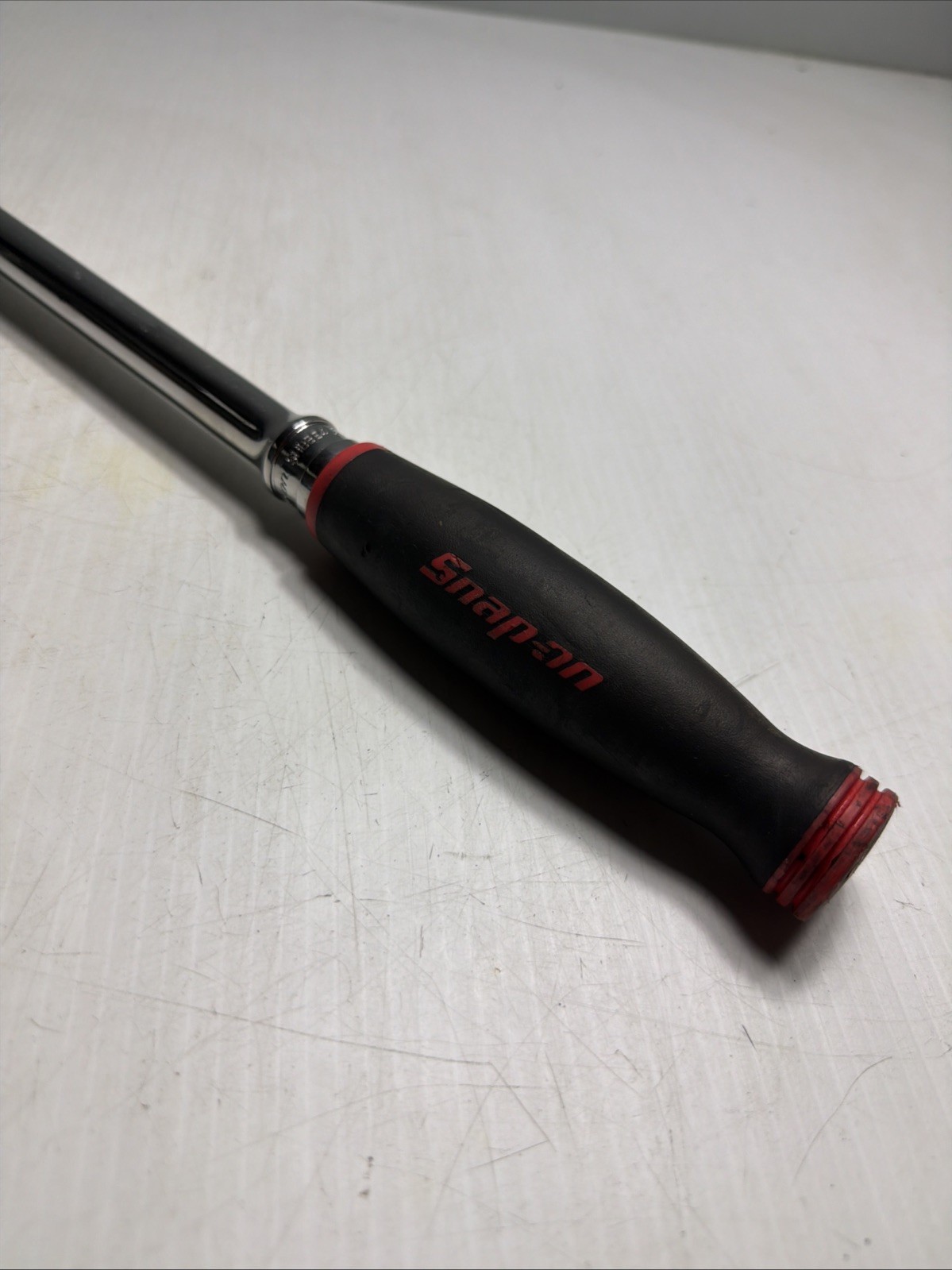 Snap On 1/2″ Drive Red Black Soft Grip 24″ Long Breaker Bar SHBB24