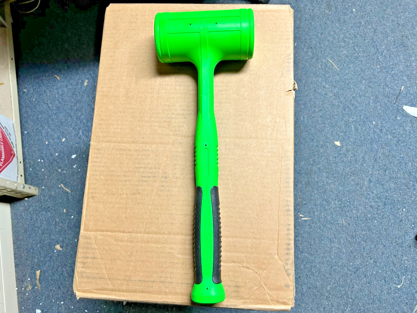 NEW SnapOn Dead Blow Hammer Model HBFE56 56 oz Green Soft Grip Handle