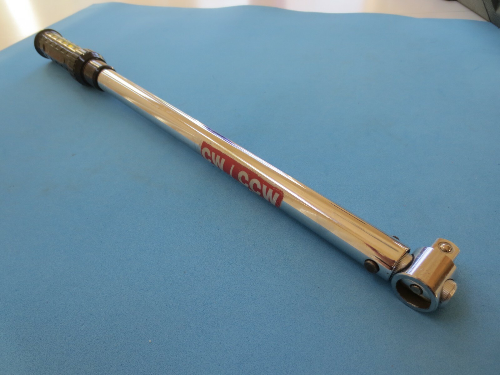 JS Technology G63190, 1/2″ Drive, 700-1600 in./lb. Click Torque Wrench