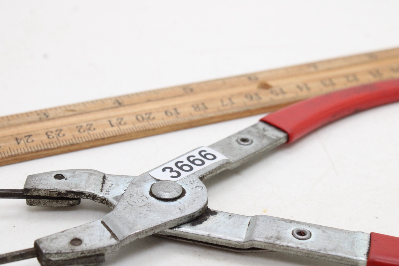 Unbranded 7″ Spring Loaded Red Rubber Handle External Snap Ring Pliers USA