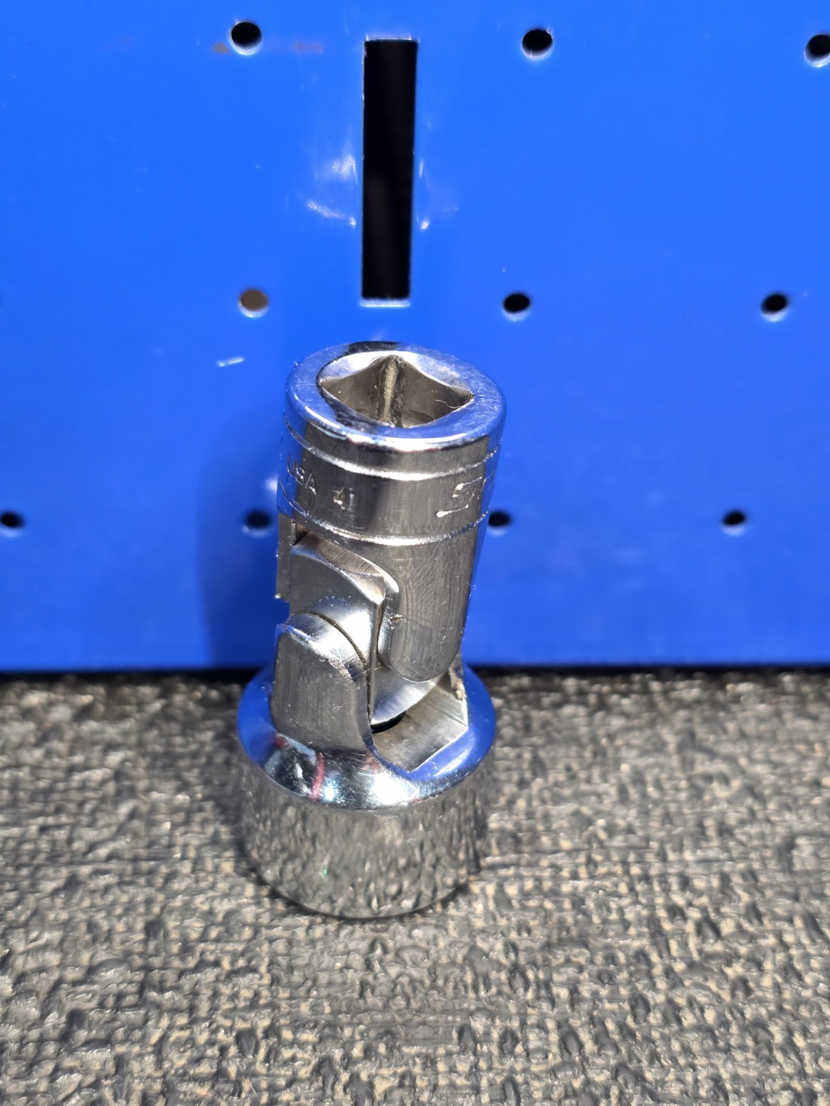Snap-on Tools FS24 3/4″ 6-Point 3/8″ Drive Swivel Universal Shallow Socket