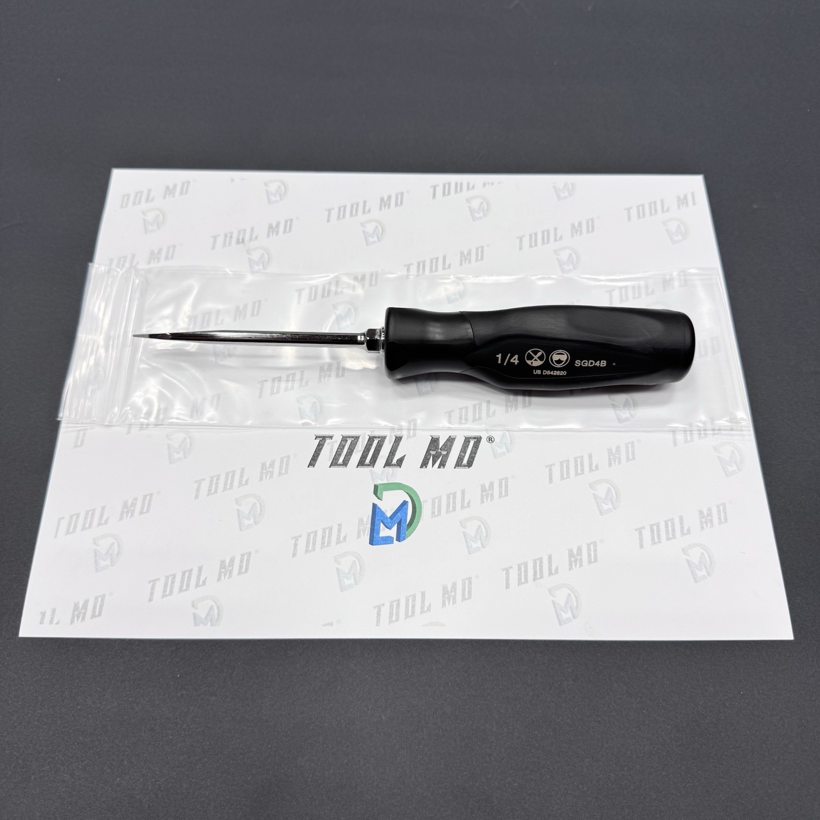 Snap-on Tools USA NEW BLACK 1/4″ Tip Soft Grip Flat Head Screwdriver SGD4B