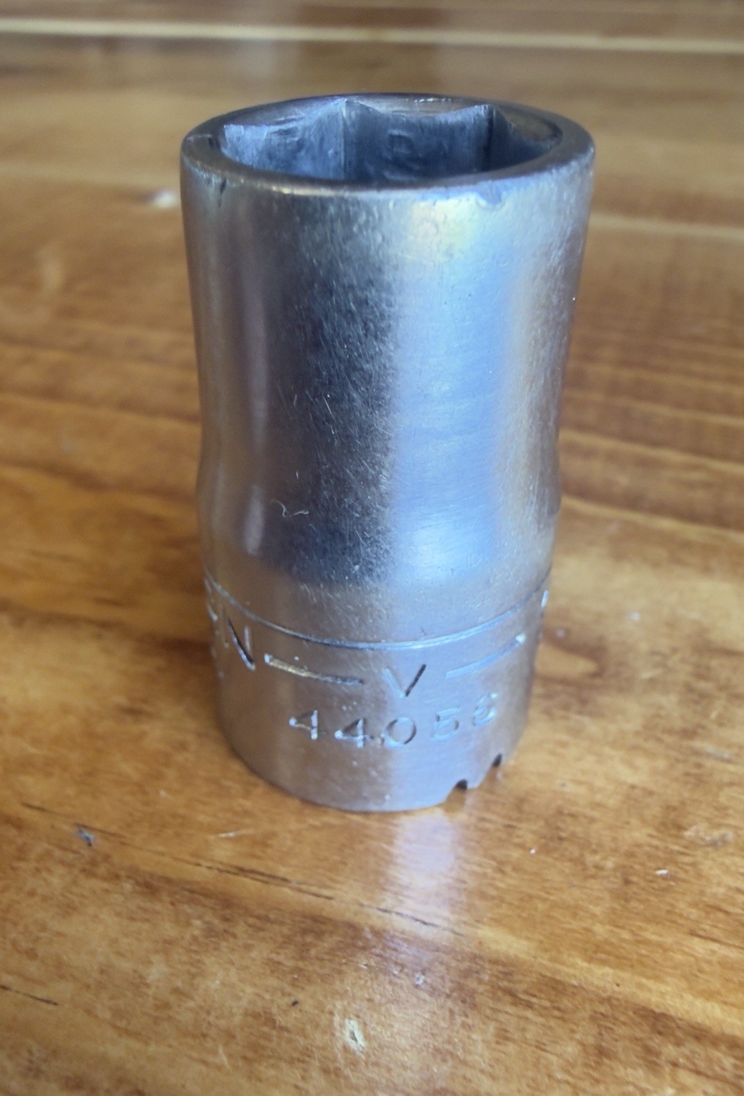 Craftsman -V- 44056 USA 9/16″ Socket 6 Point 1/2″ Drive 1.5” Length