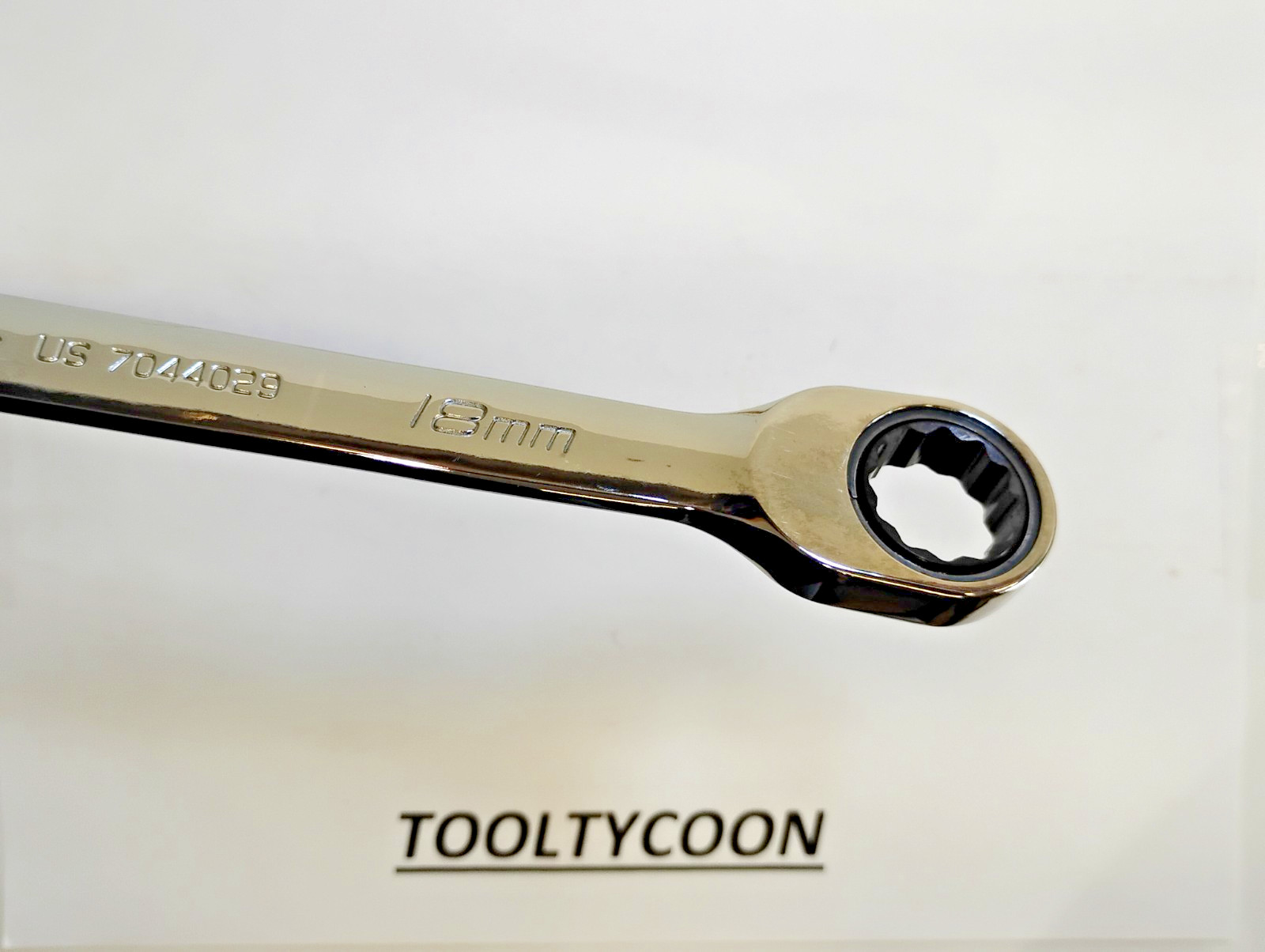 Snap-on Tools NEW 18mm Metric 0° Non-Reversing Ratcheting Combo Wrench OXRM18