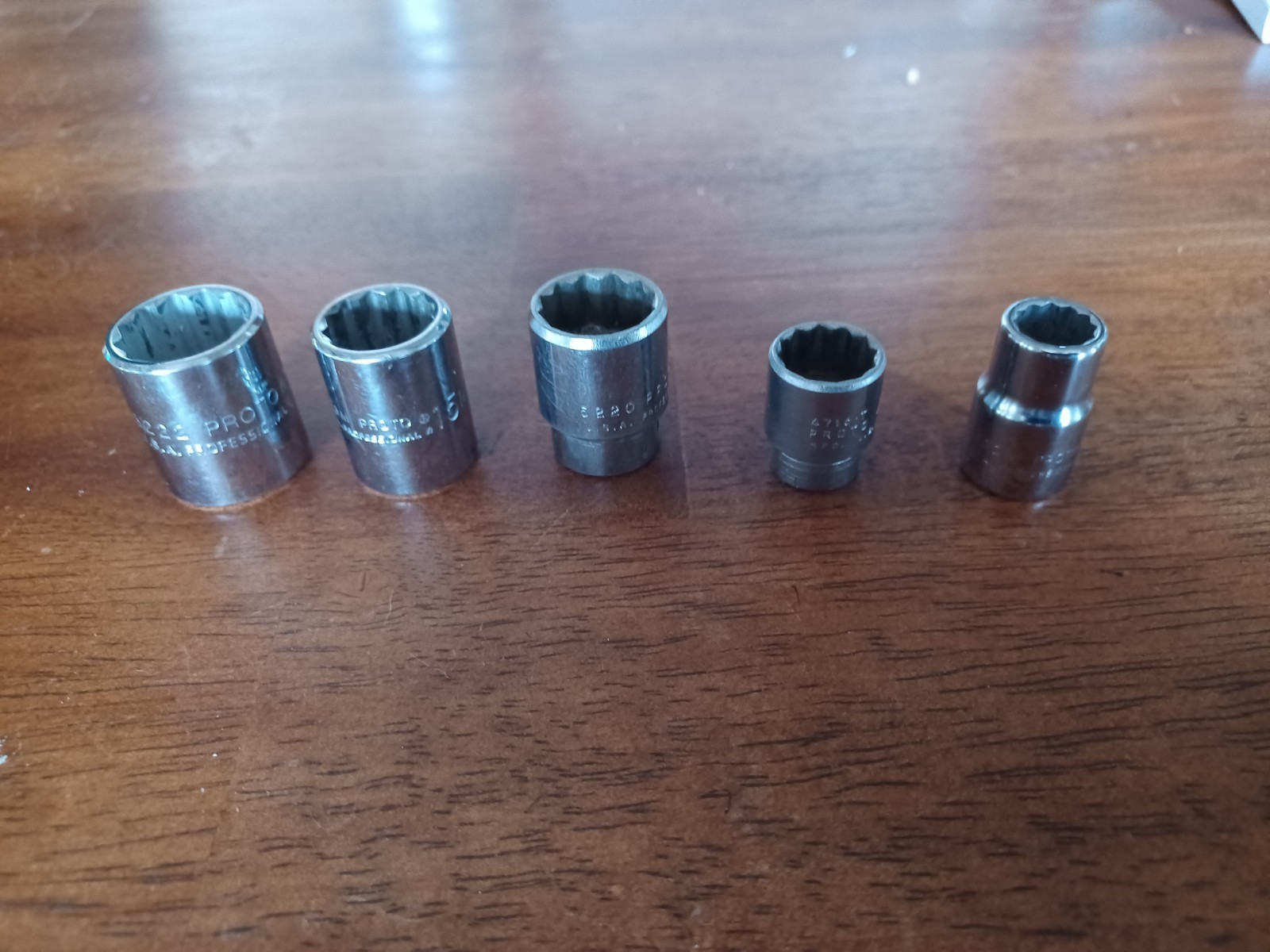 Proto Pear Ratchet 5249 3/8″ Drive With 13 various Sockets. Great mix! Nice