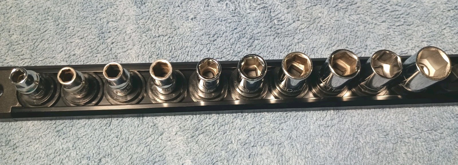 10 Piece 1/4″ Dr. Metric Socket Set. Chrome Shallow, Most R New Craftsman W/Rail